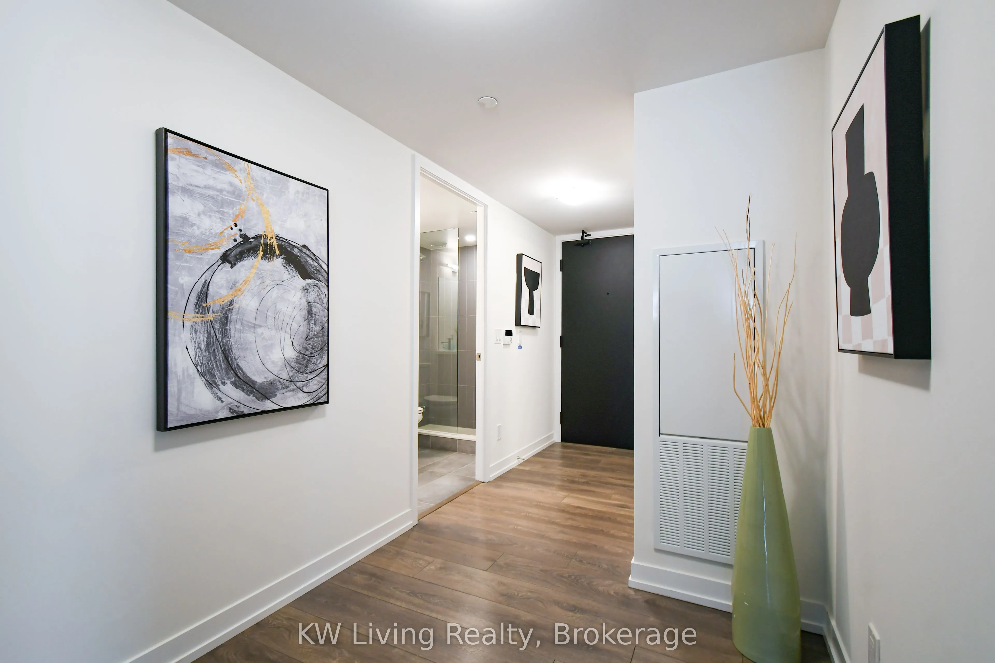 60 Shuter Street #2506