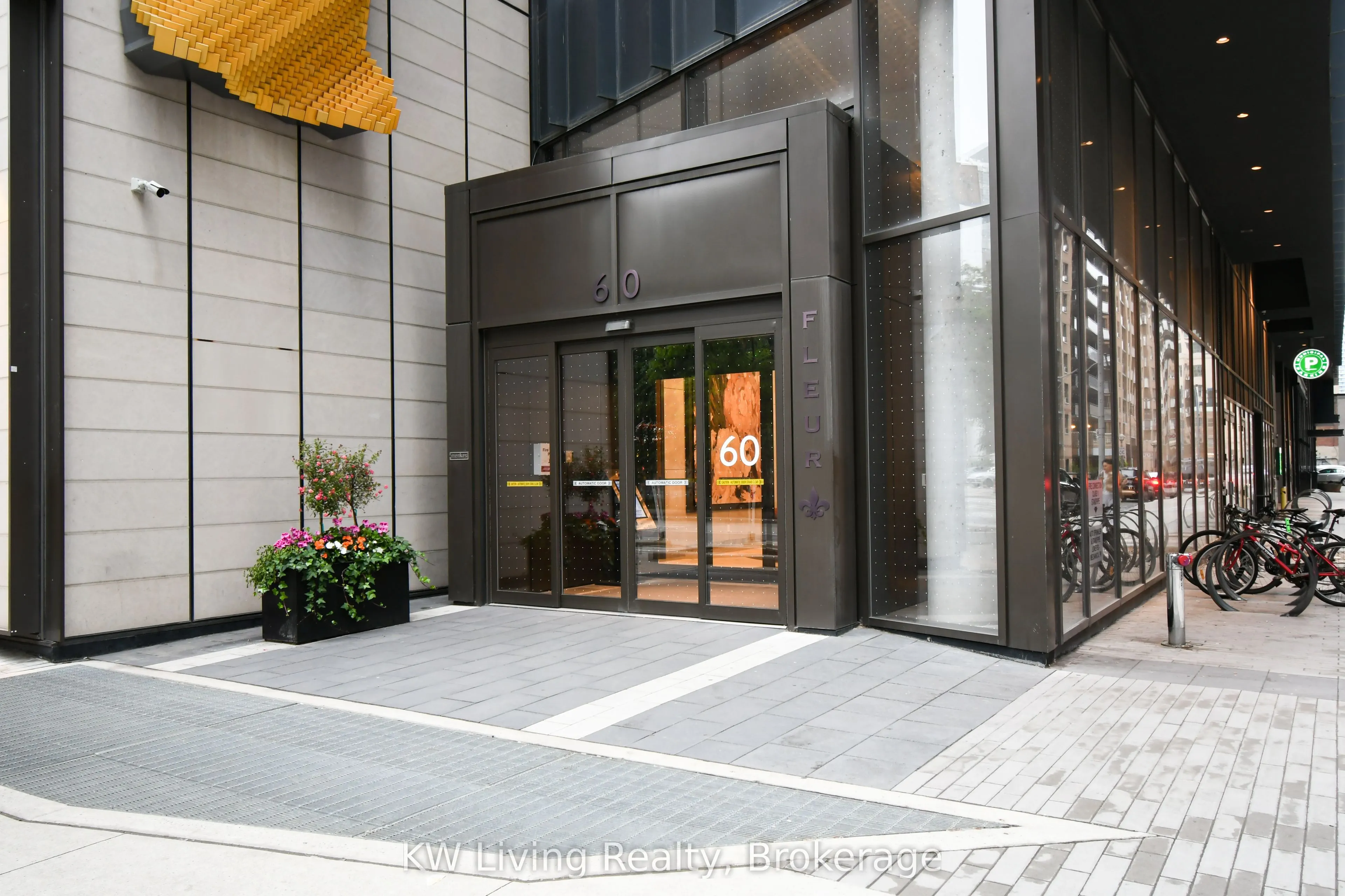 60 Shuter Street #2506