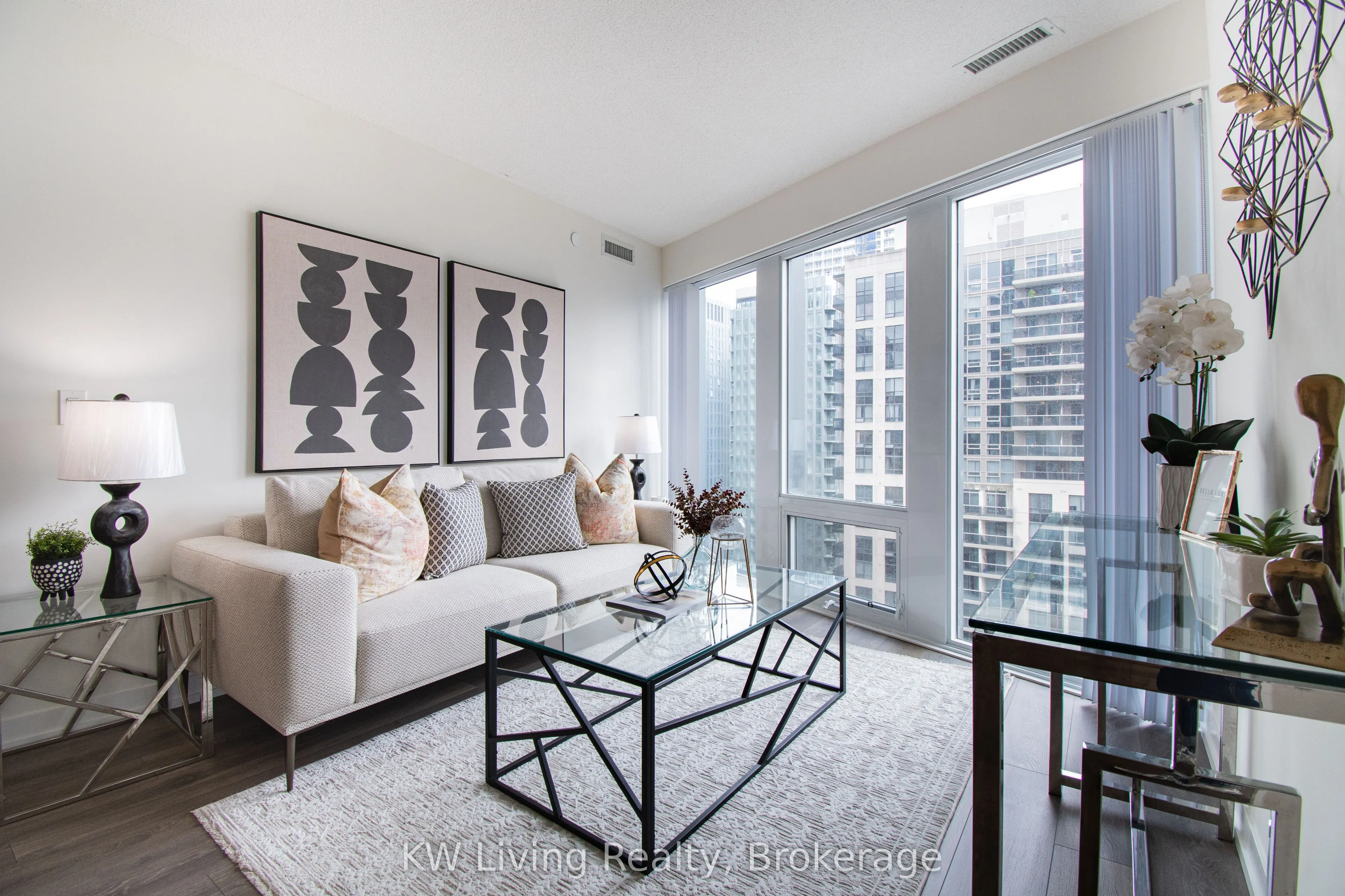 60 Shuter Street #2506