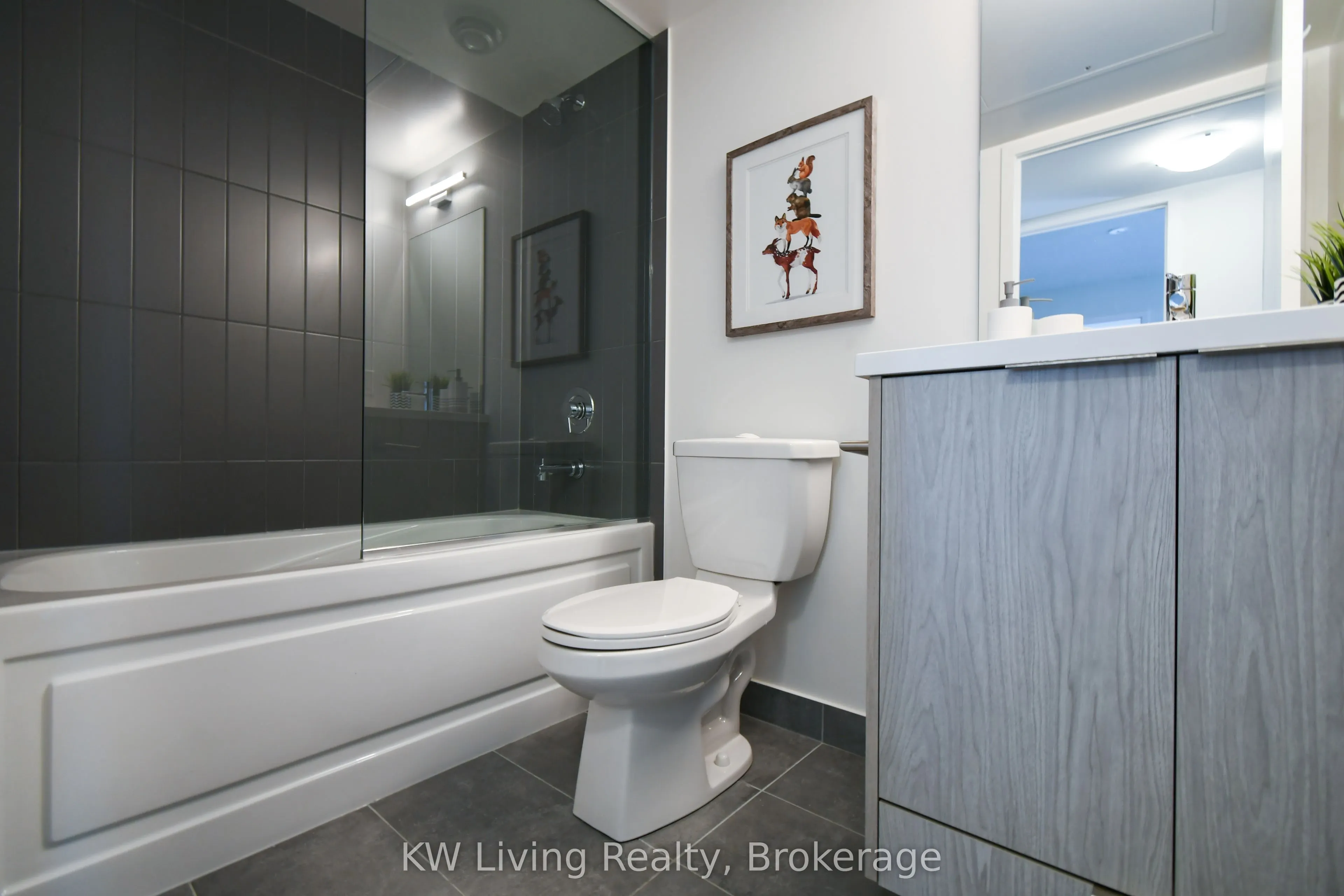 60 Shuter Street #2506