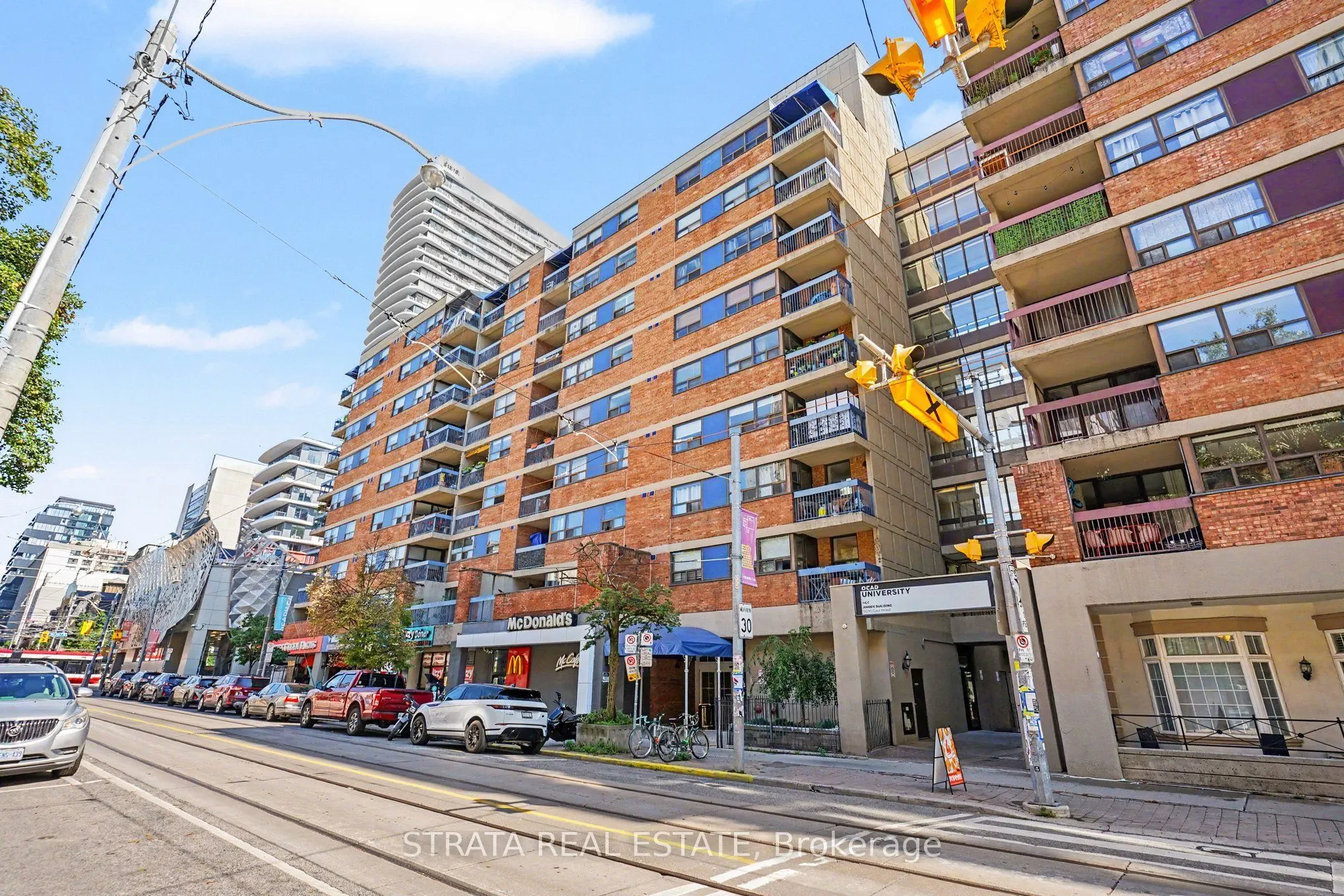 105 Mccaul Street #607