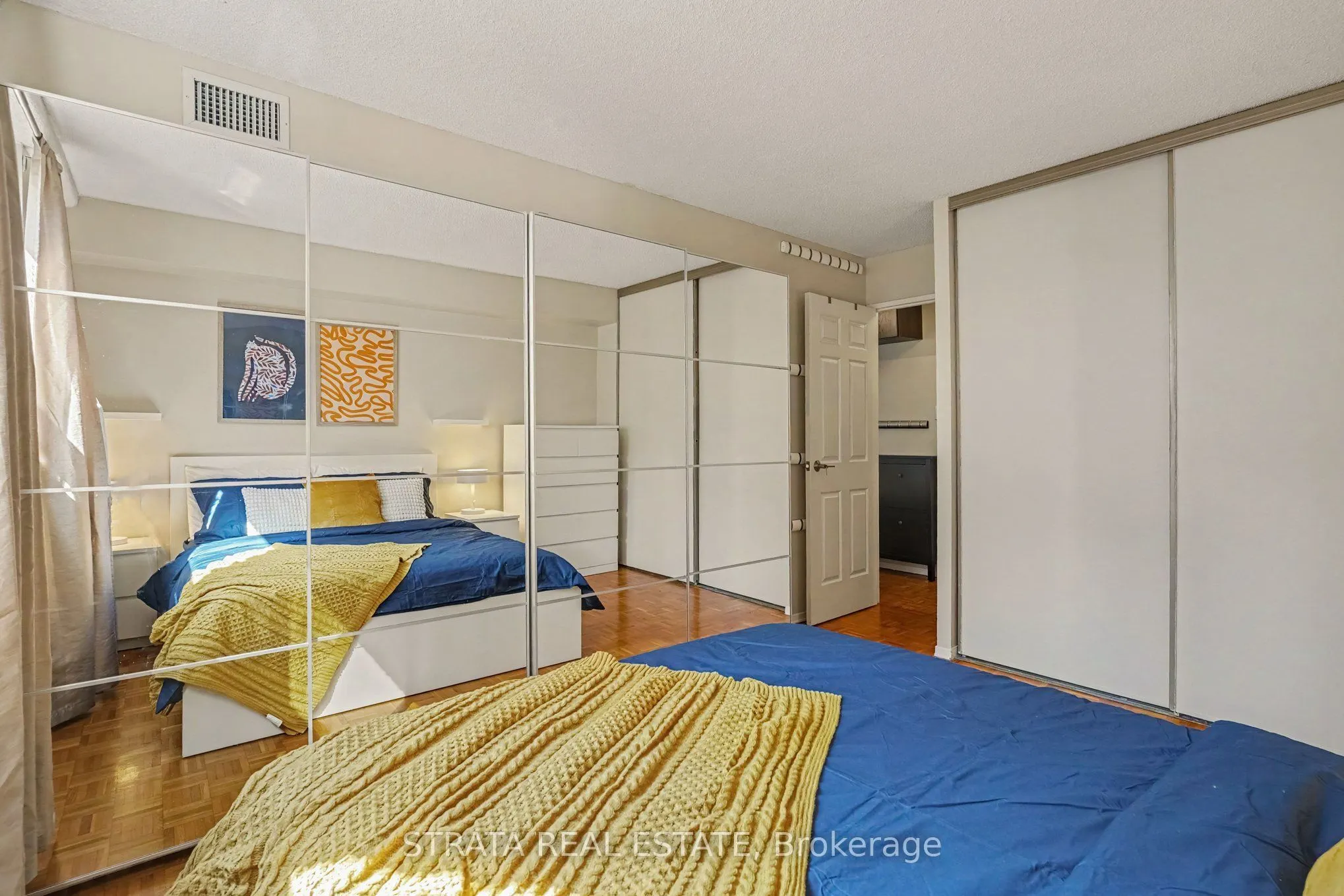 105 Mccaul Street #607
