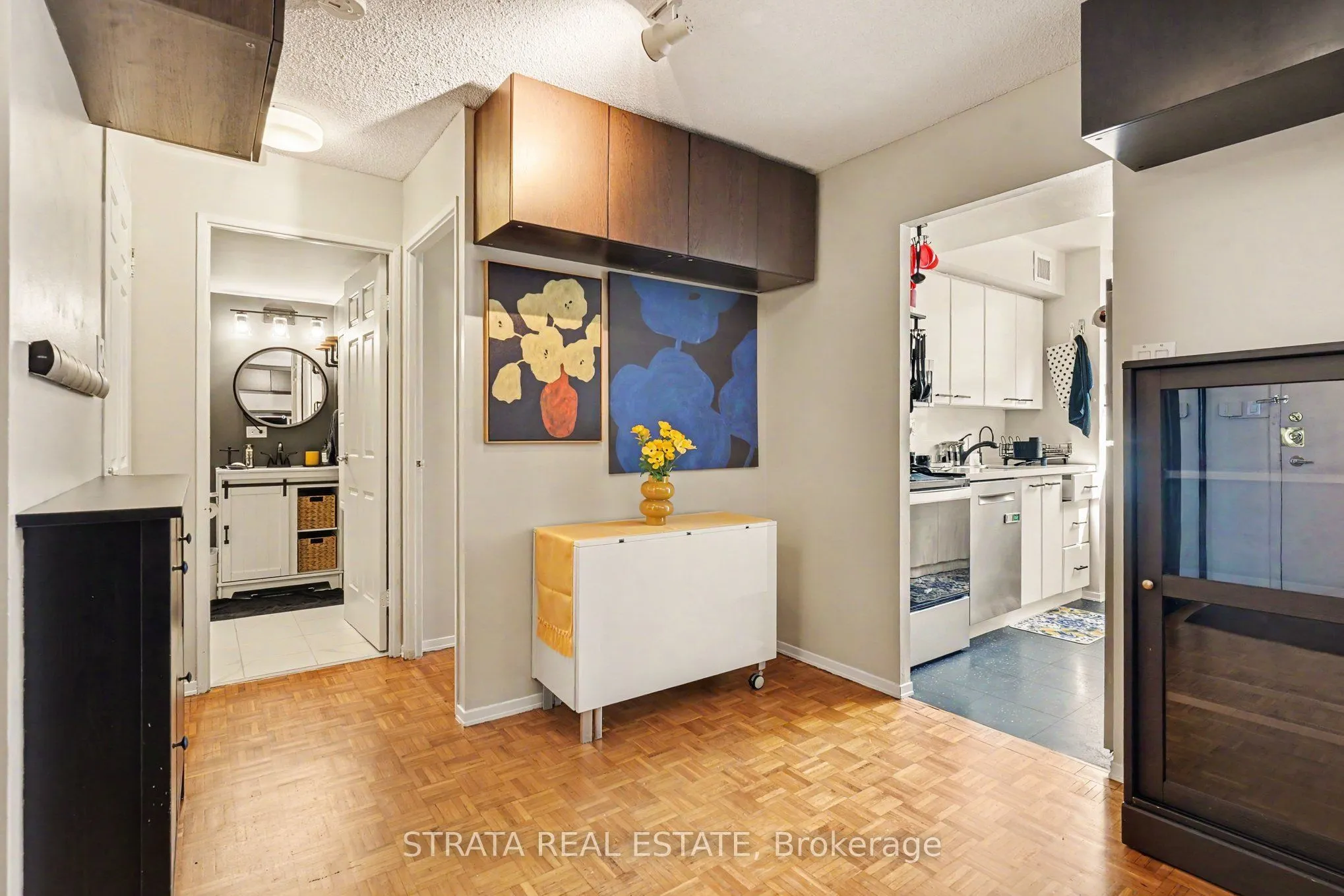 105 Mccaul Street #607