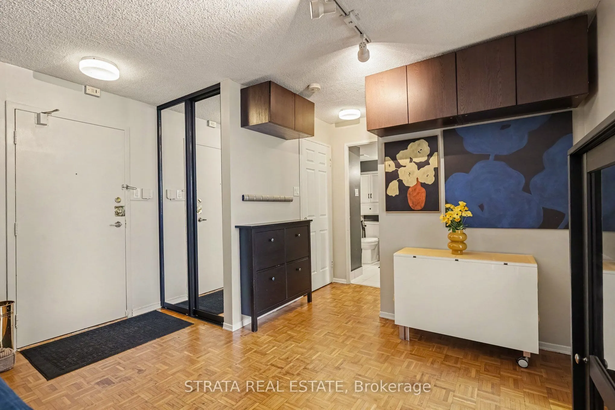 105 Mccaul Street #607