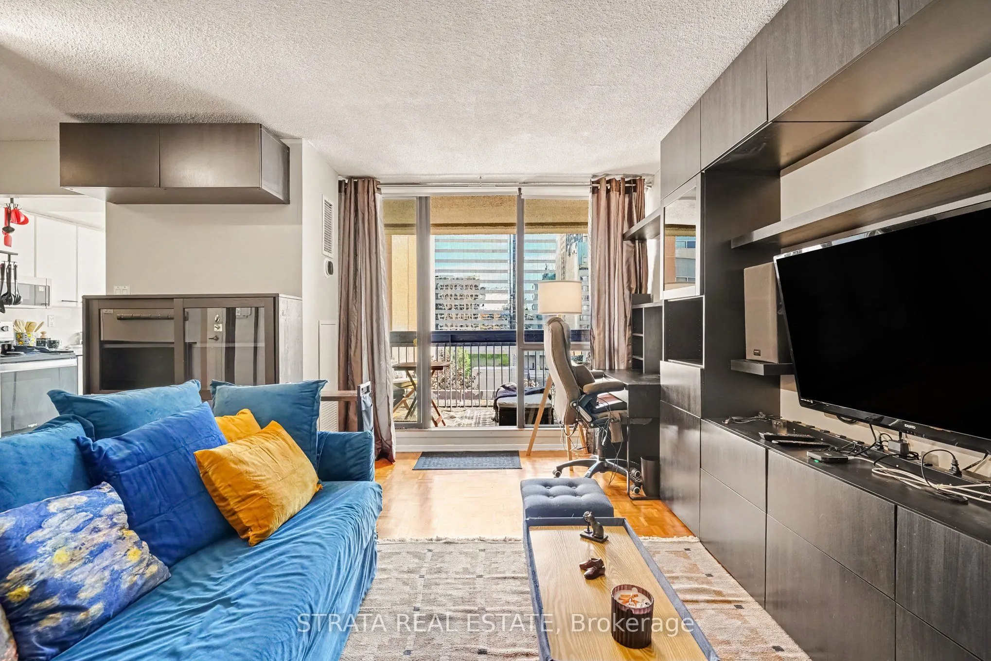 105 Mccaul Street #607