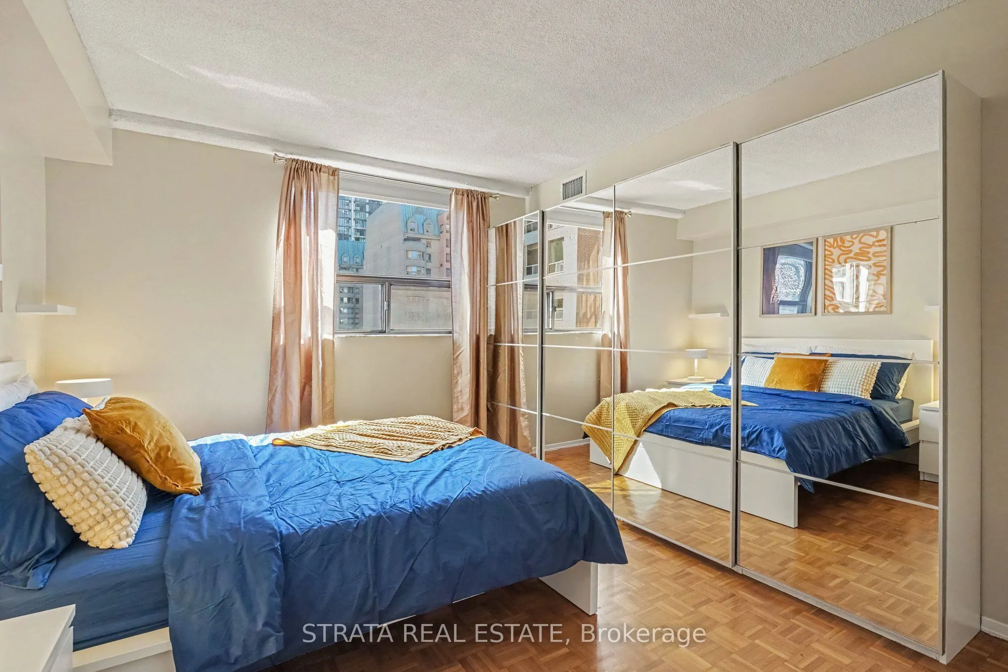 105 Mccaul Street #607