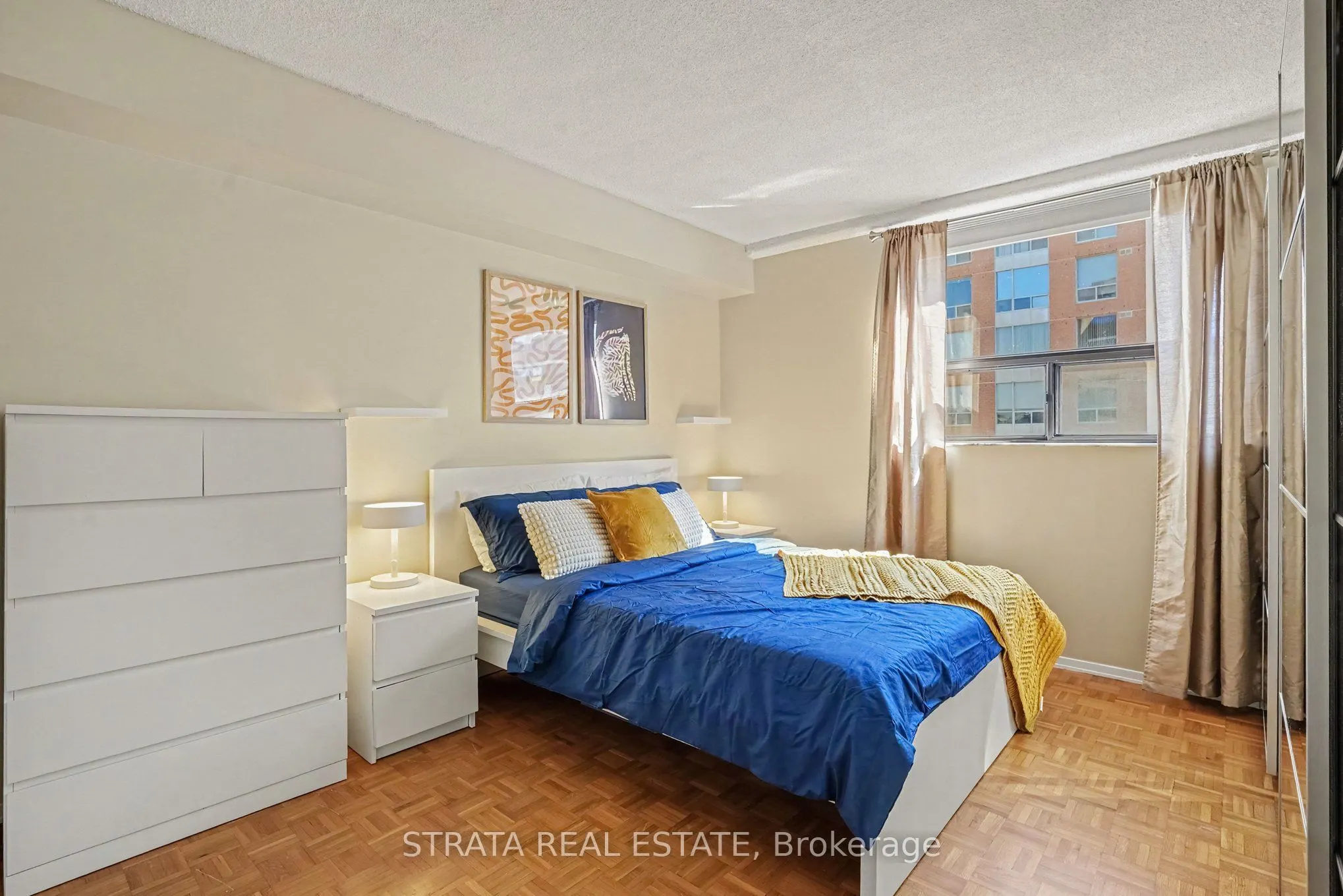 105 Mccaul Street #607