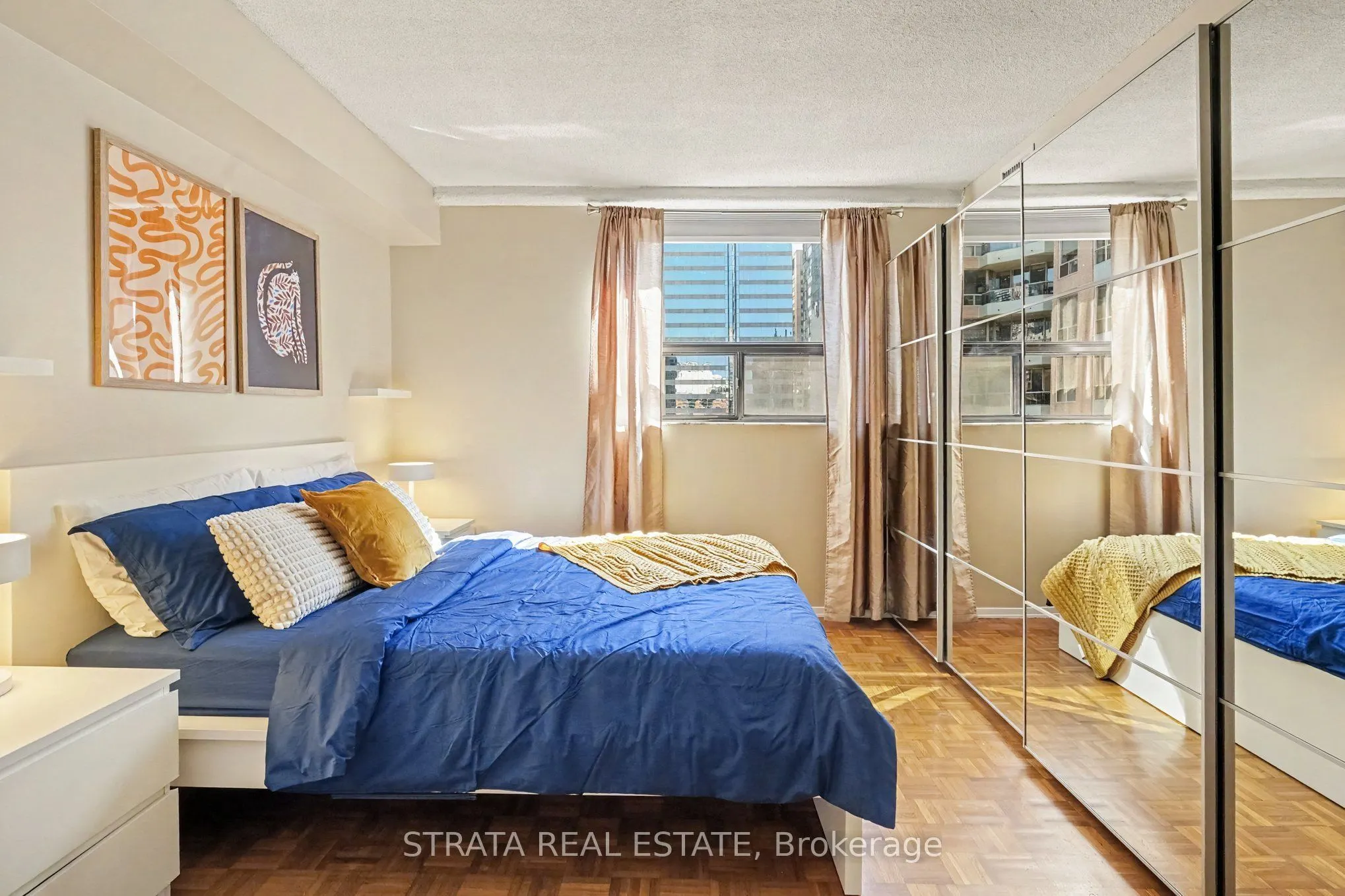 105 Mccaul Street #607