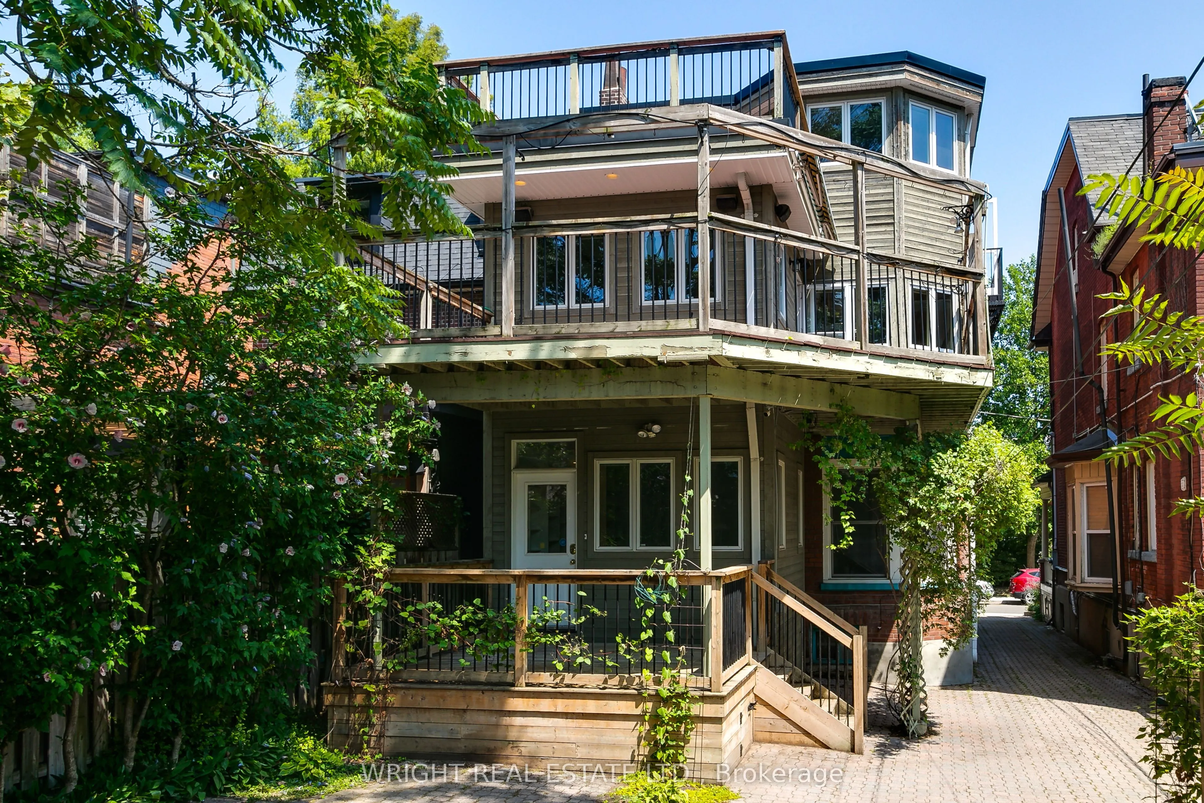 112 Albany Avenue