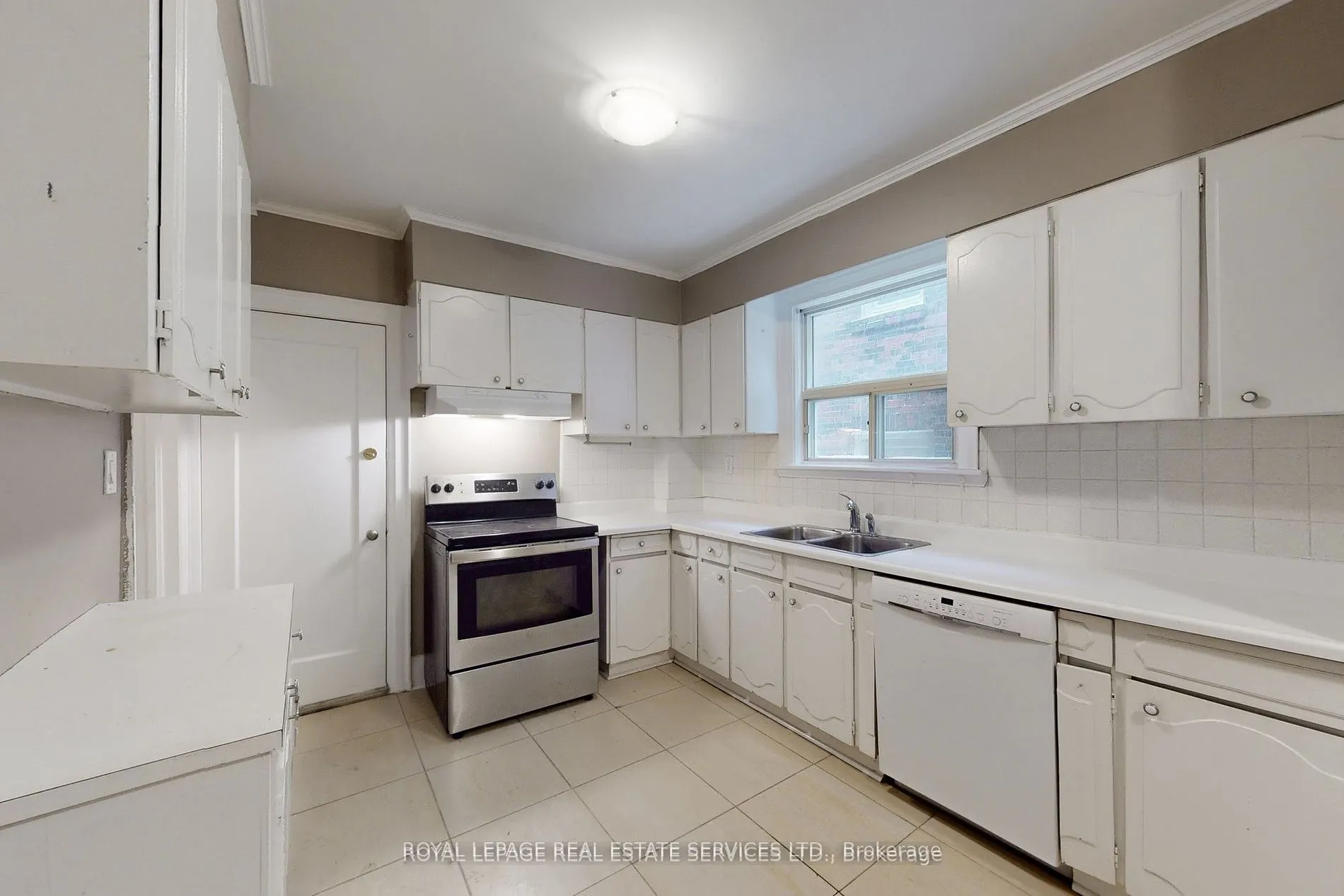 89 Oriole Parkway