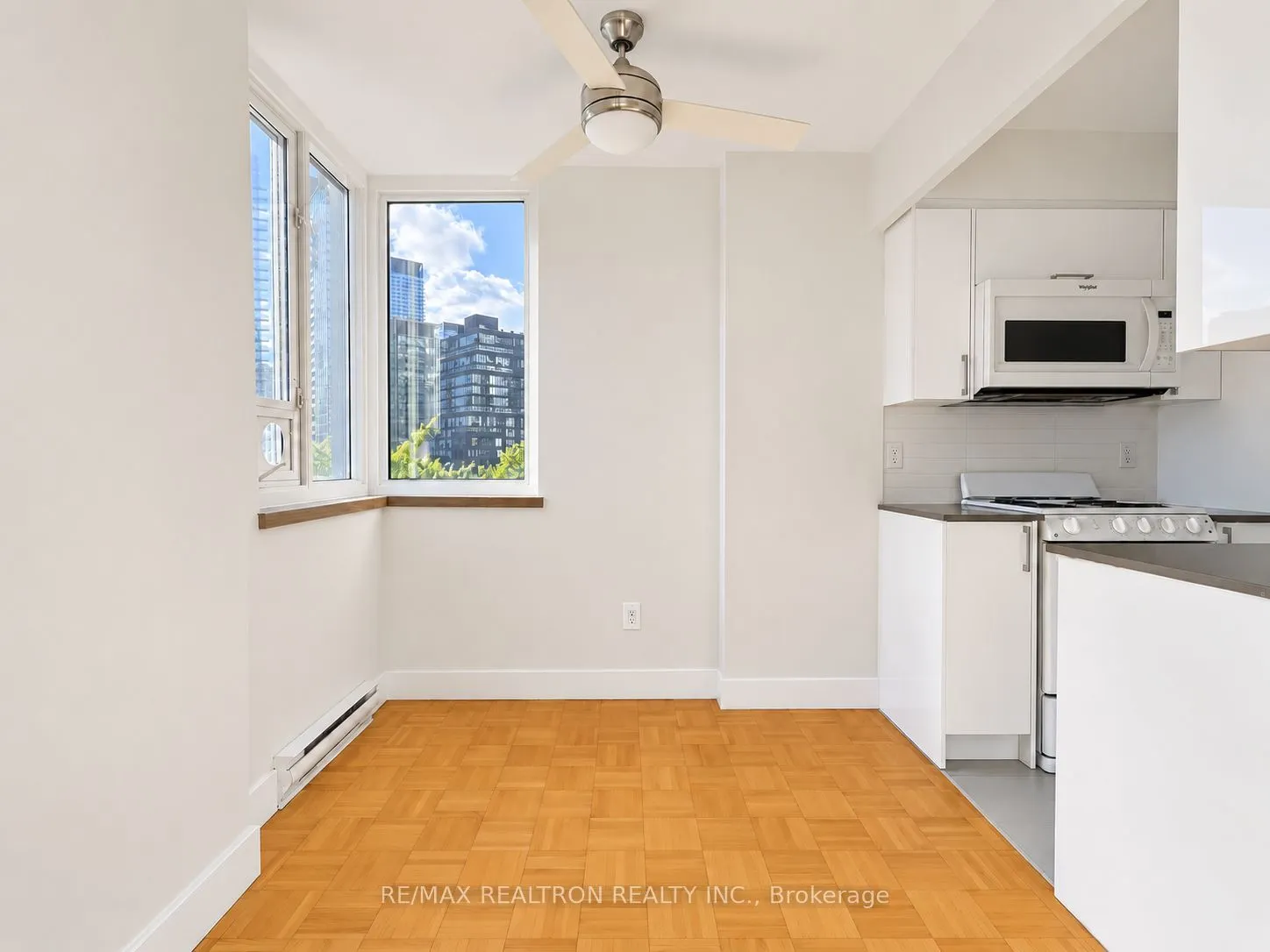 55 Isabella Street #707