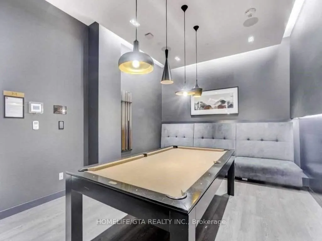 101 Erskine Avenue #907