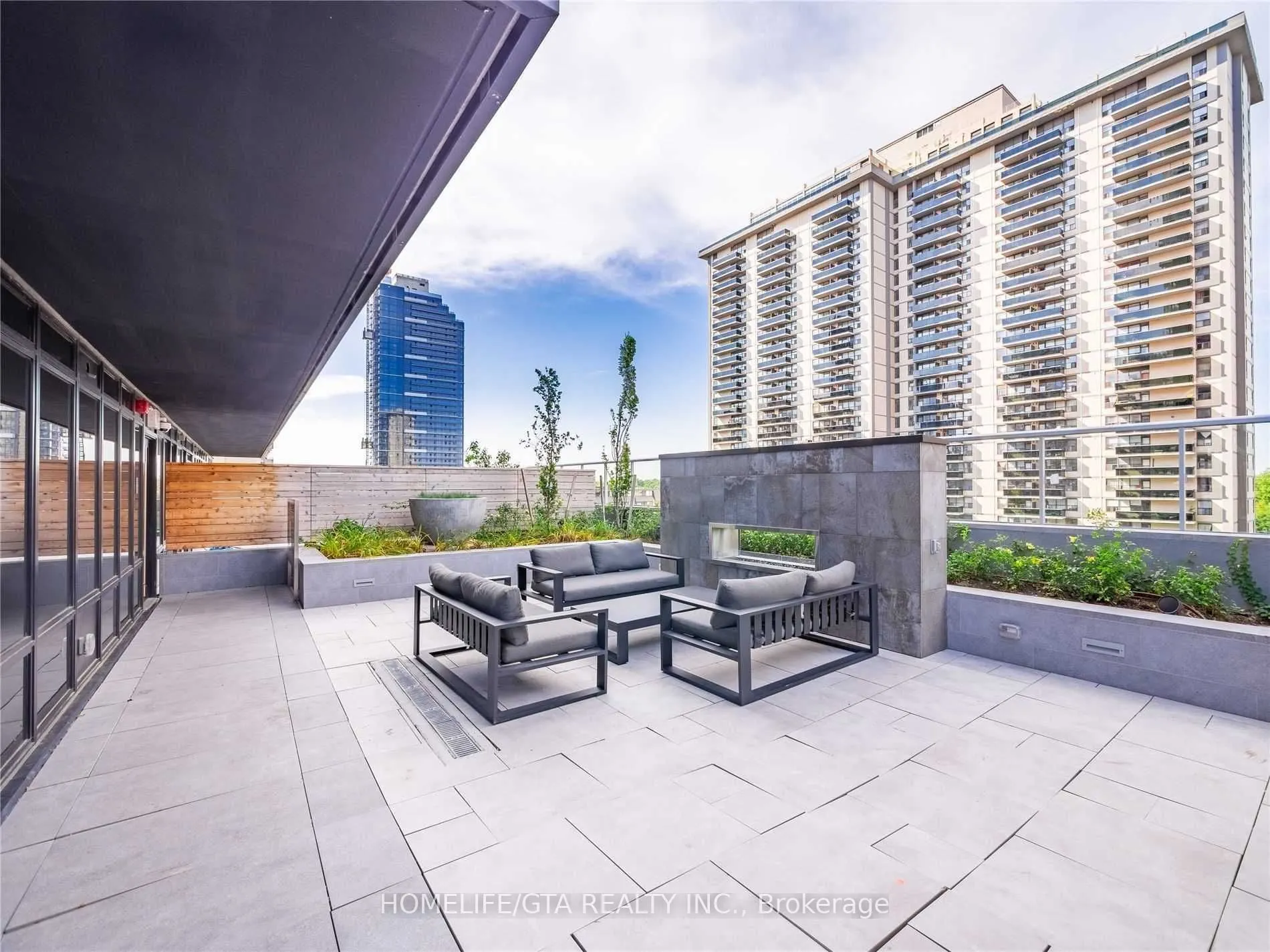 101 Erskine Avenue #907