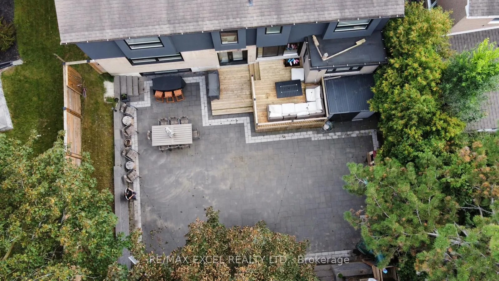 16 Aldenham Crescent