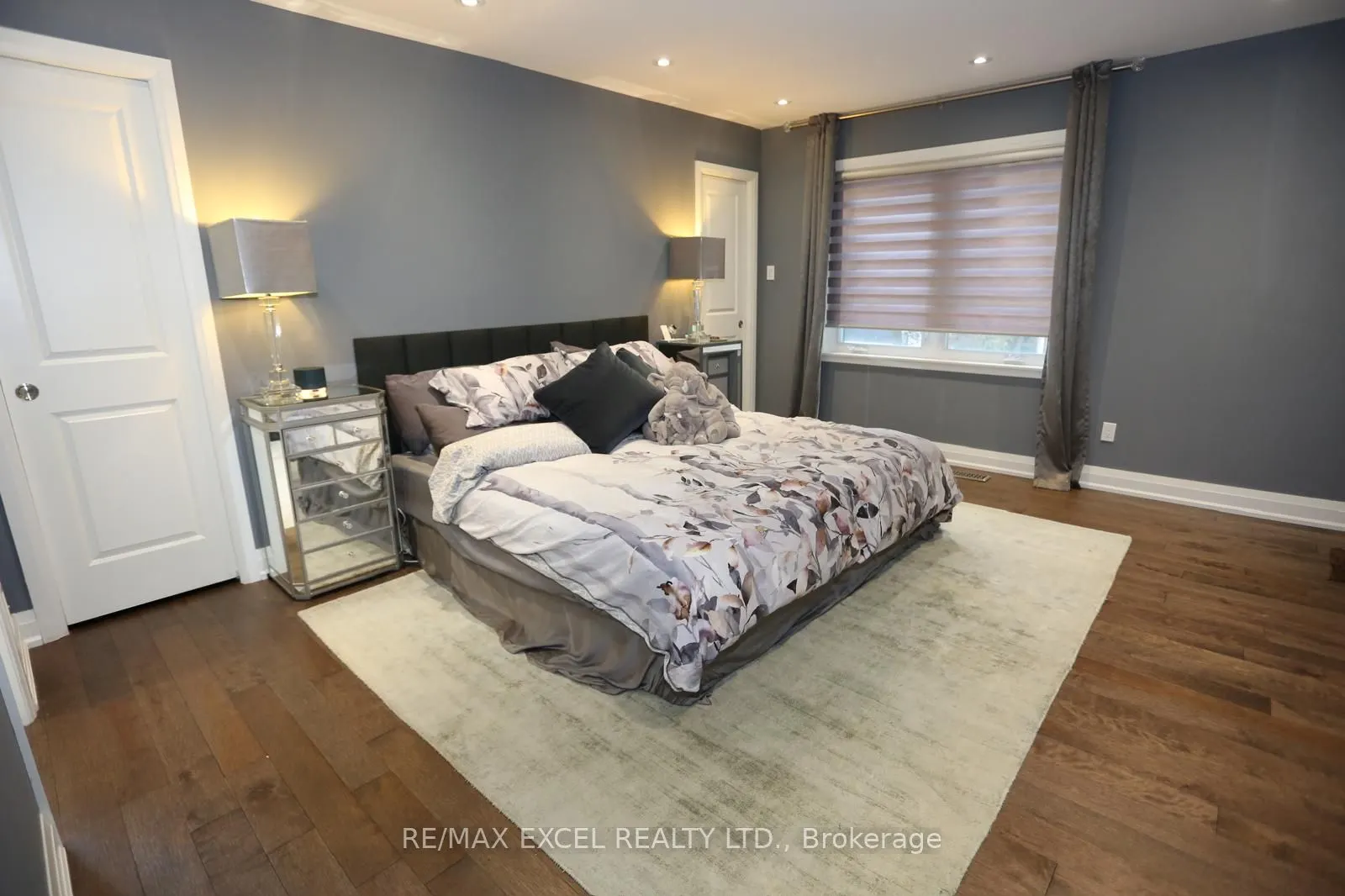 16 Aldenham Crescent