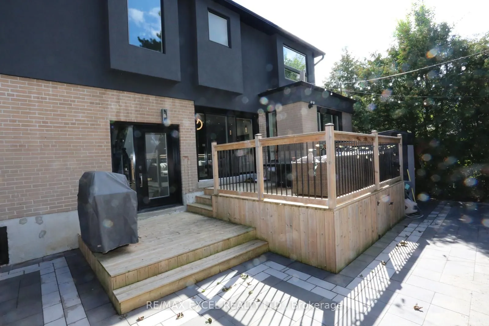 16 Aldenham Crescent