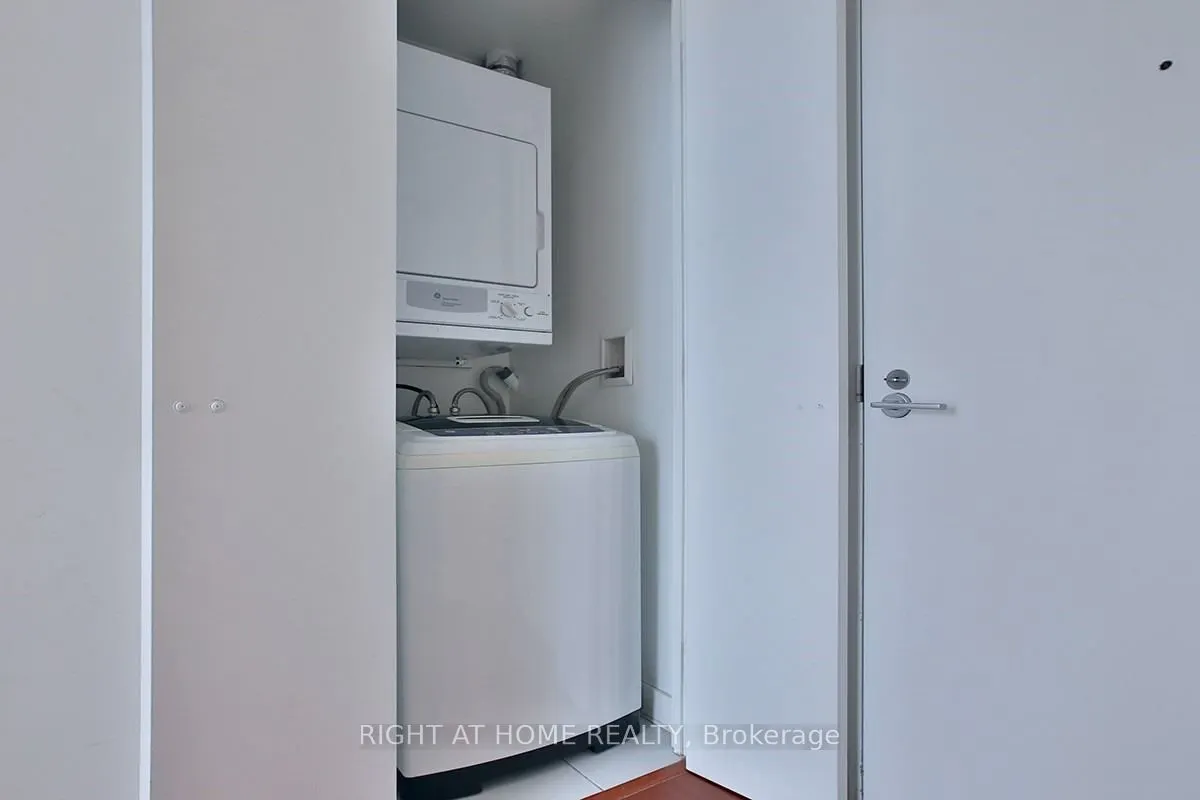 110 Charles Street E #1903