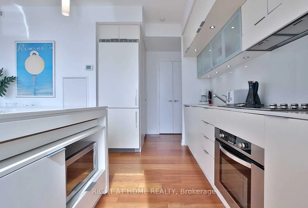 110 Charles Street E #1903