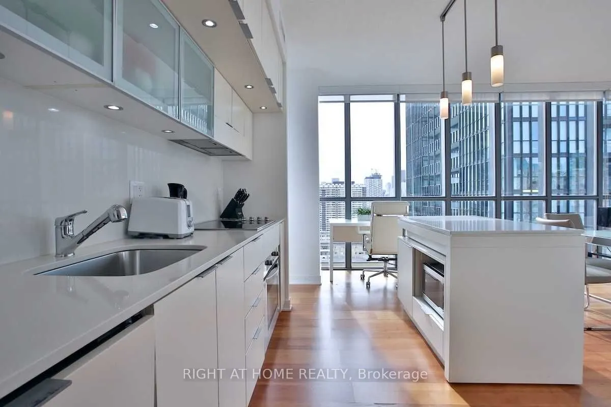 110 Charles Street E #1903