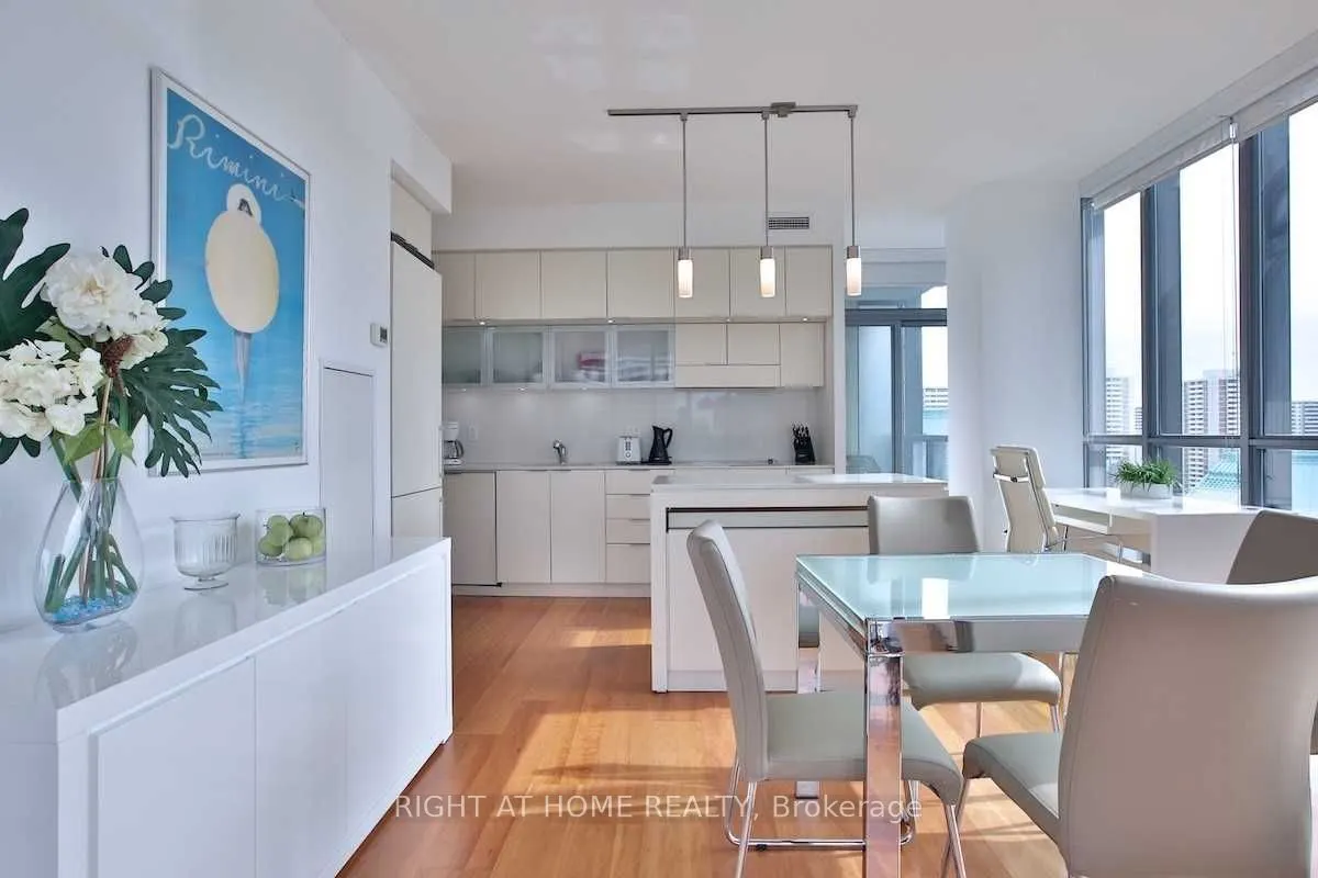 110 Charles Street E #1903
