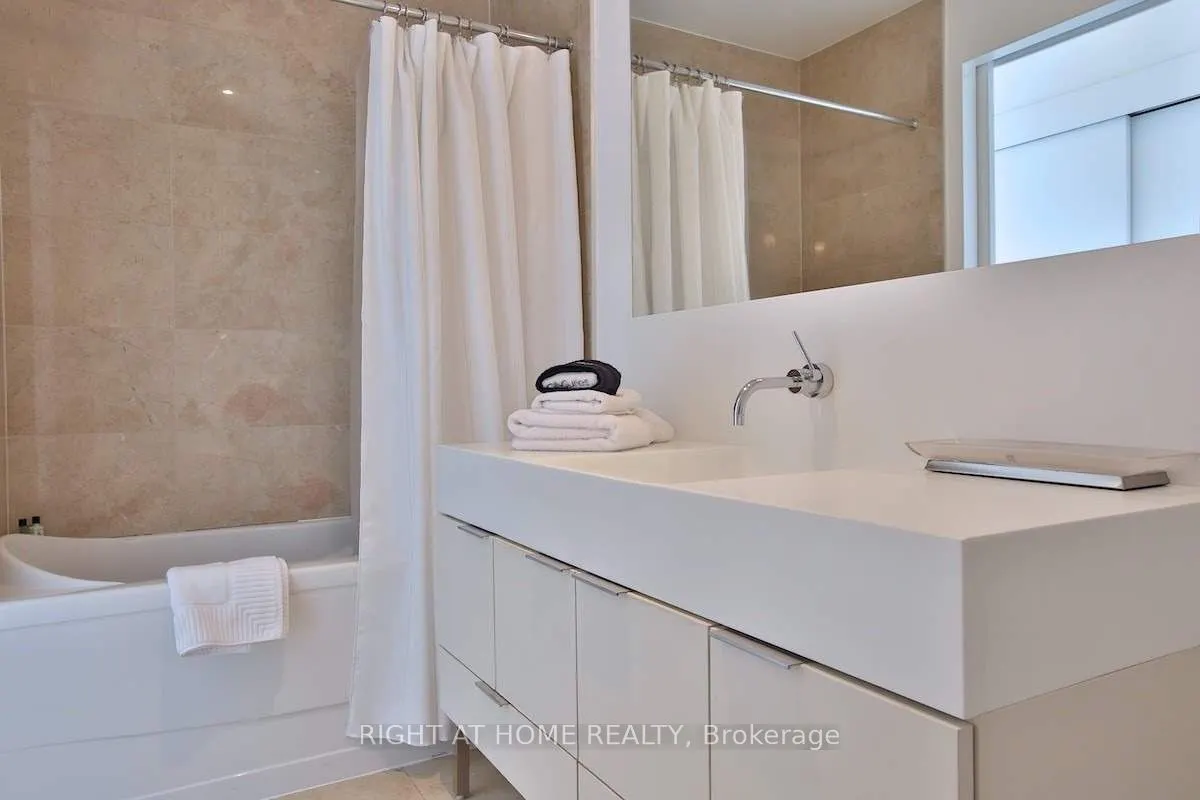 110 Charles Street E #1903