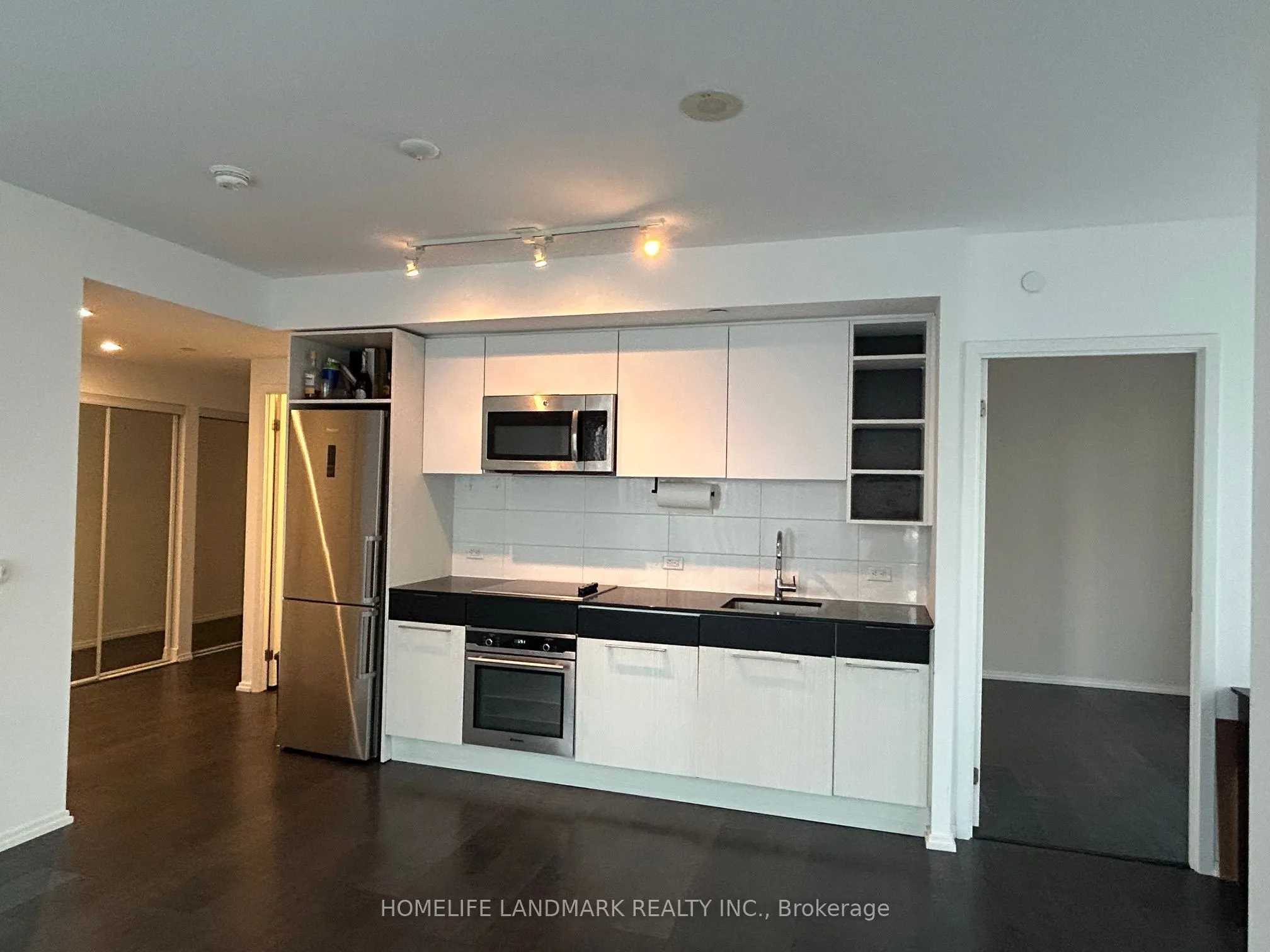 68 Shuter Street #2210
