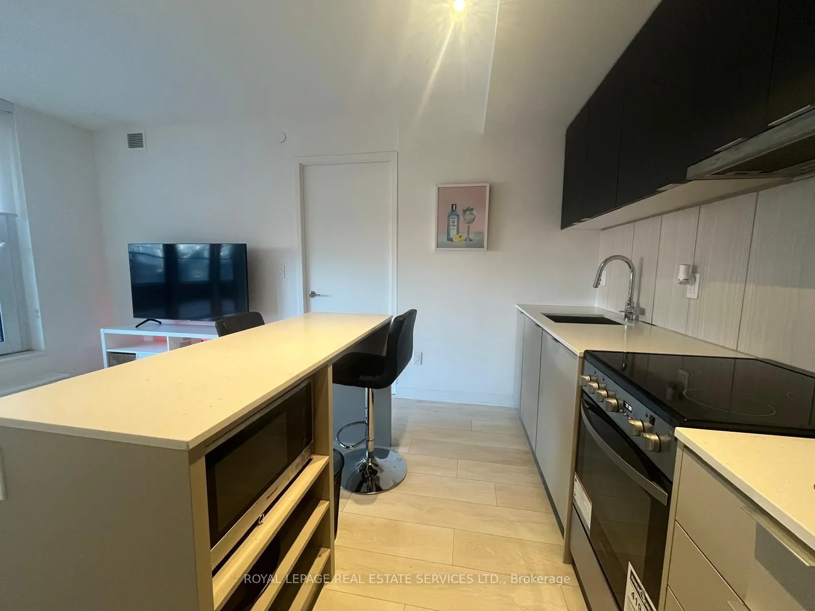 8 Tippett Road #717