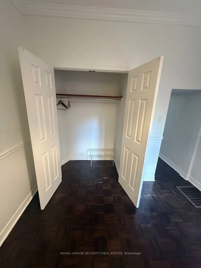 380 Crawford Street #Main Floor