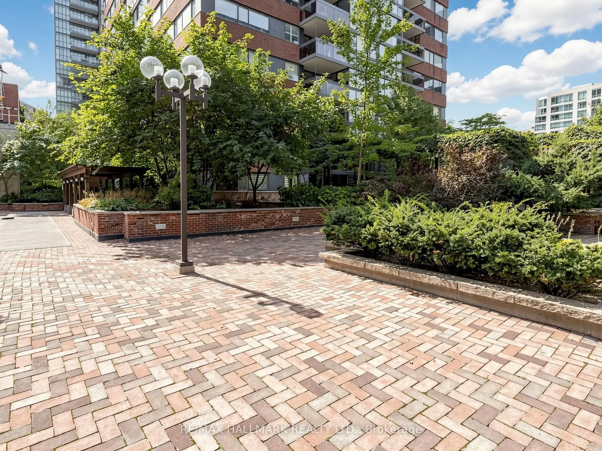 15 Mcmurrich Street #1405