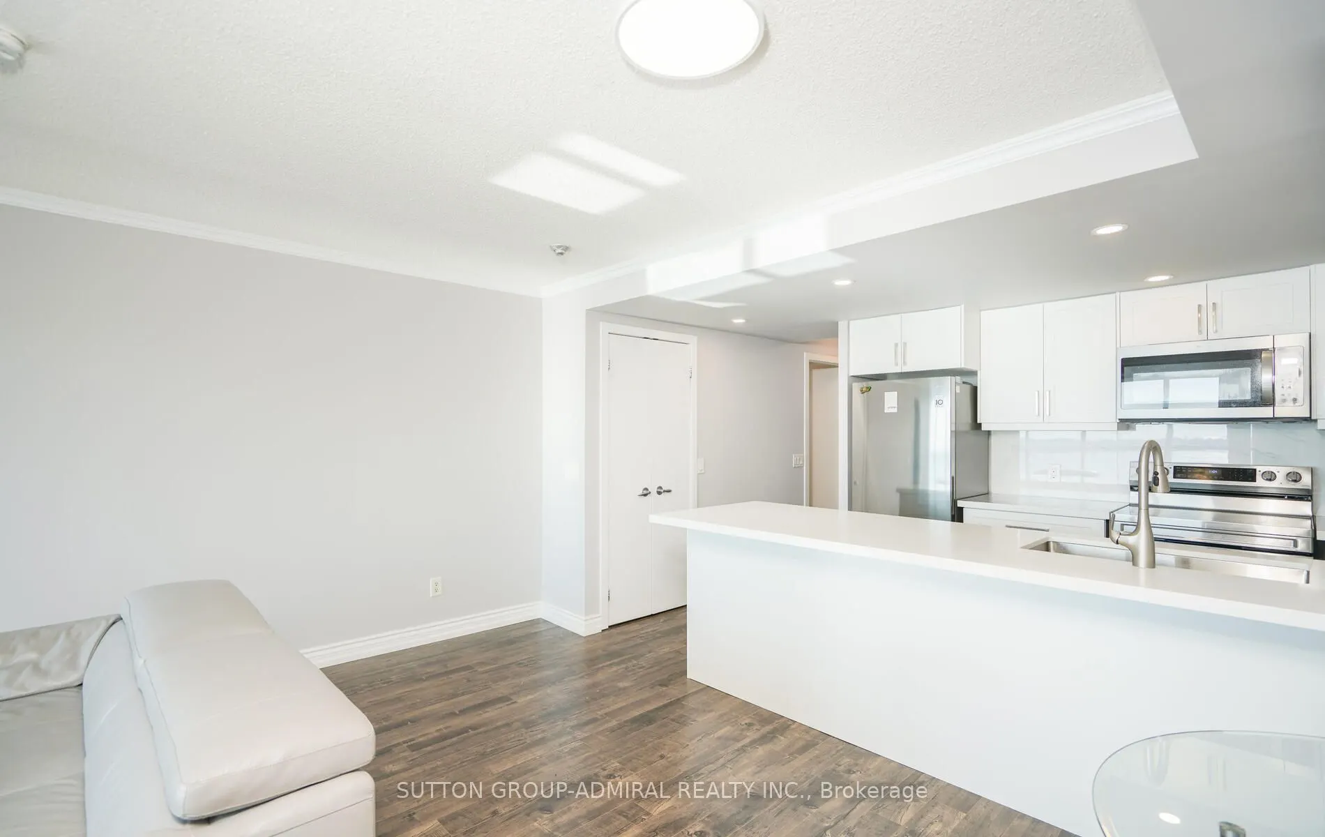 208 Queens Quay W #1207