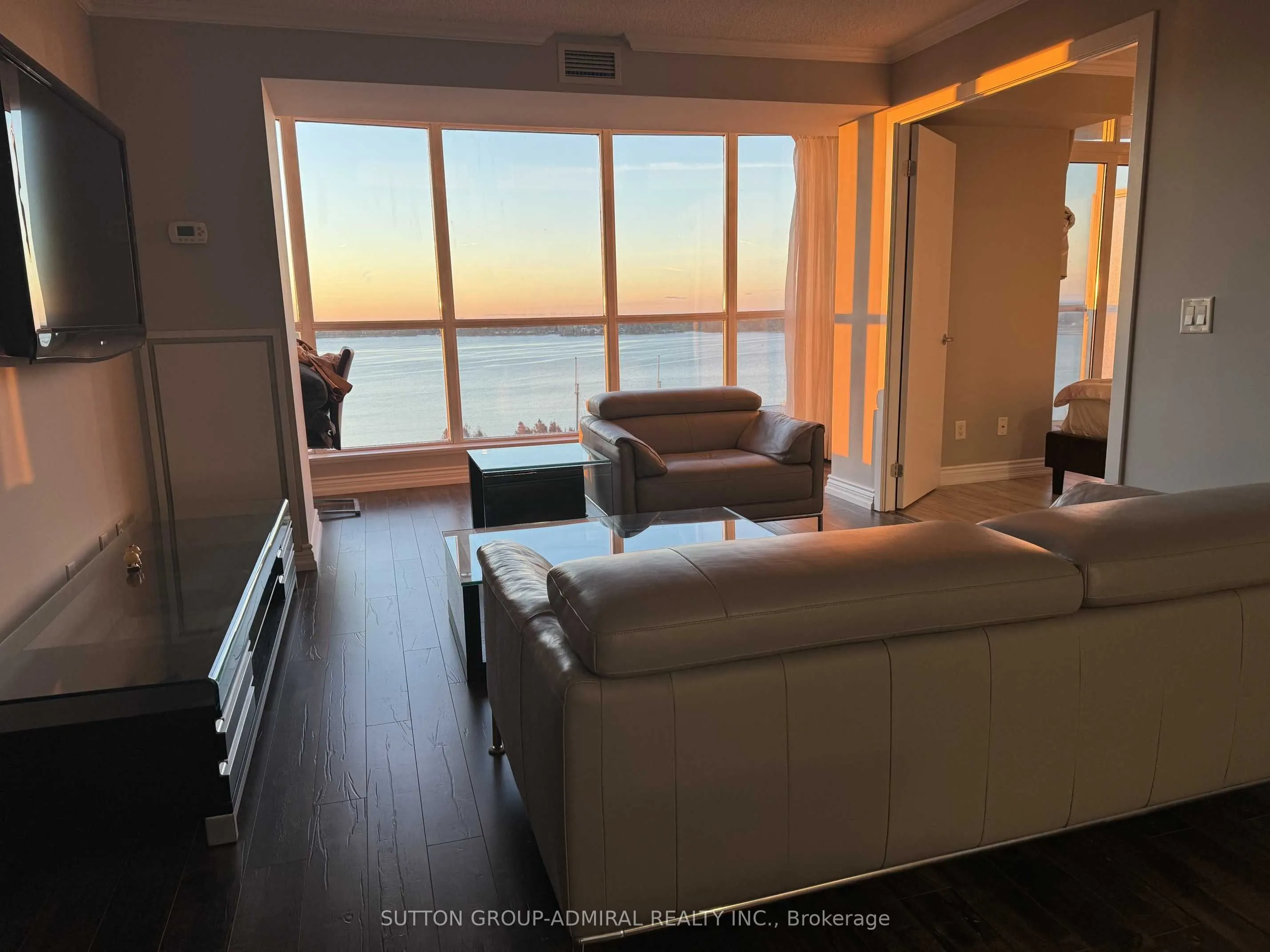 208 Queens Quay W #1207