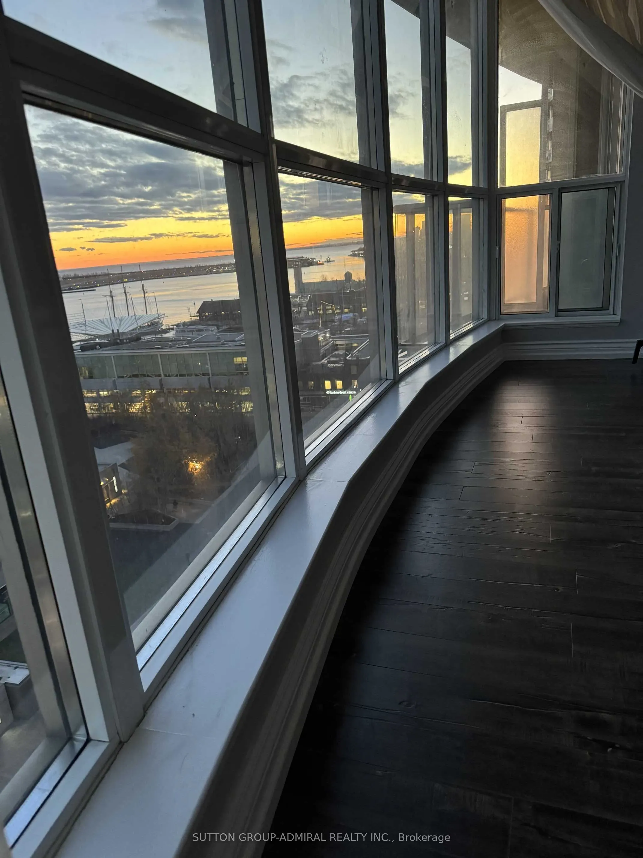 208 Queens Quay W #1207