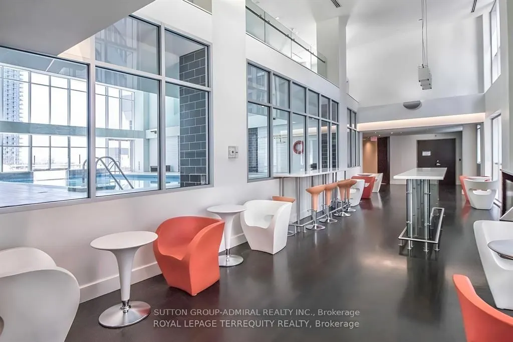 208 Queens Quay W #1207