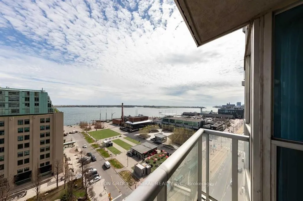 208 Queens Quay W #1207