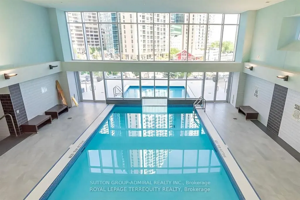 208 Queens Quay W #1207