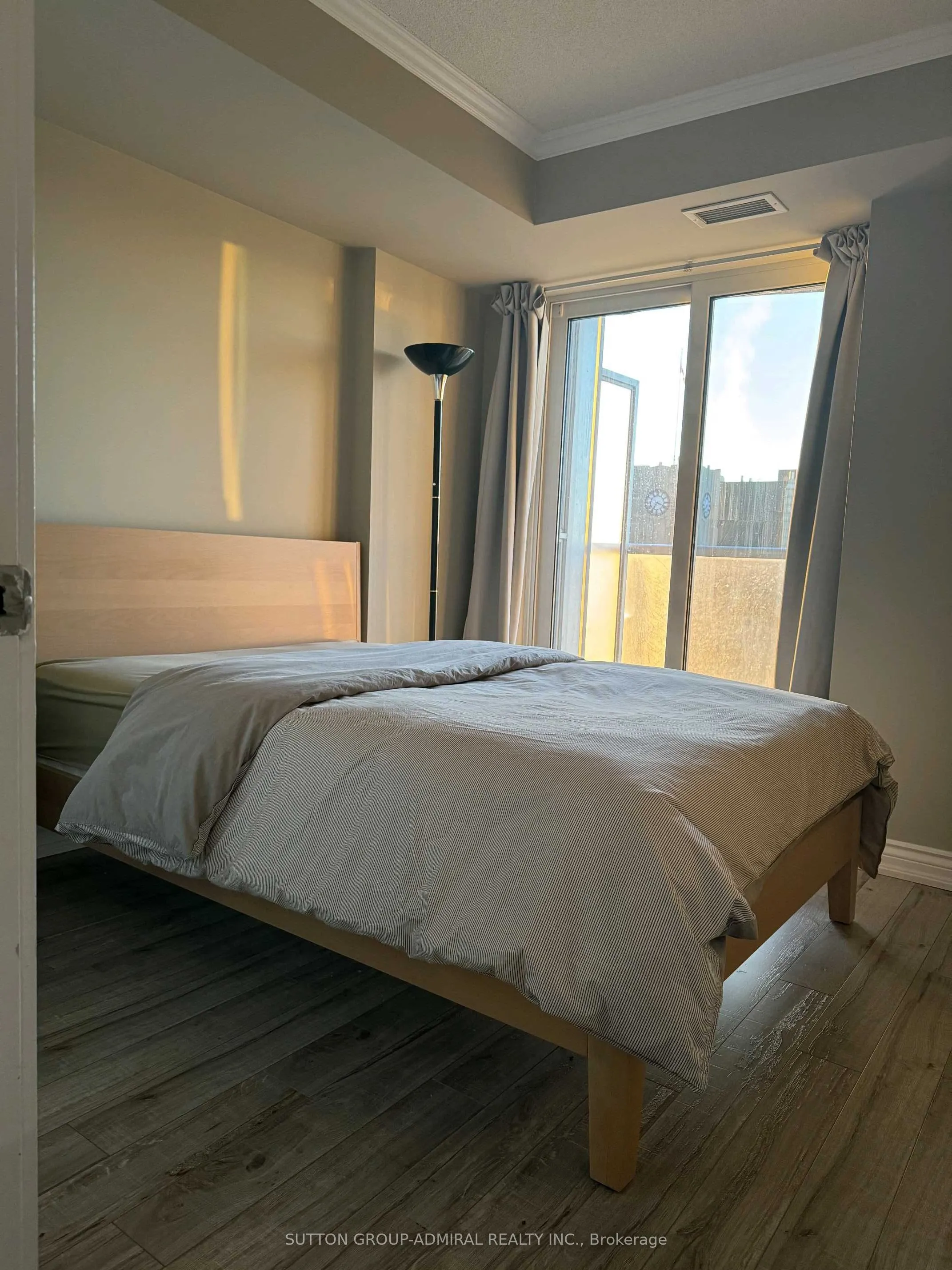 208 Queens Quay W #1207