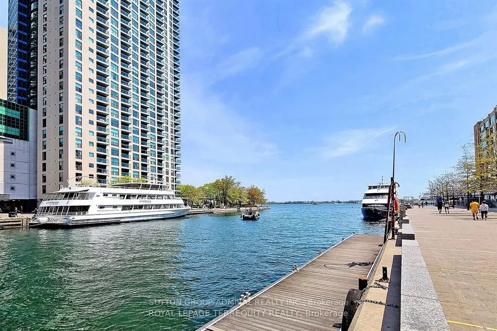 208 Queens Quay W #1207