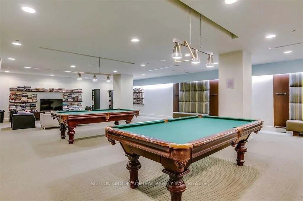 208 Queens Quay W #1207