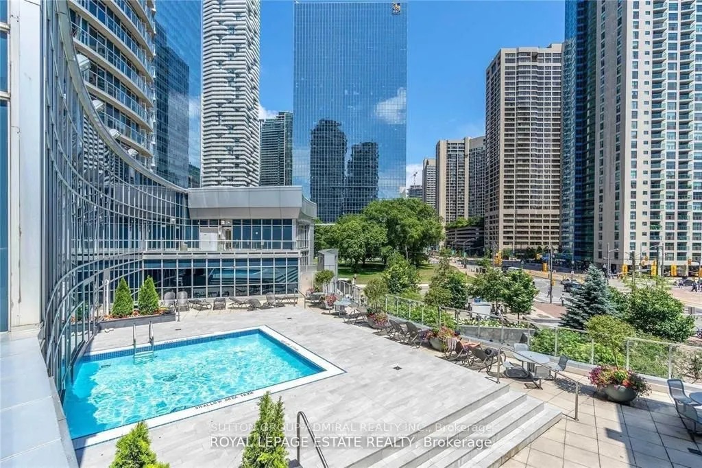 208 Queens Quay W #1207