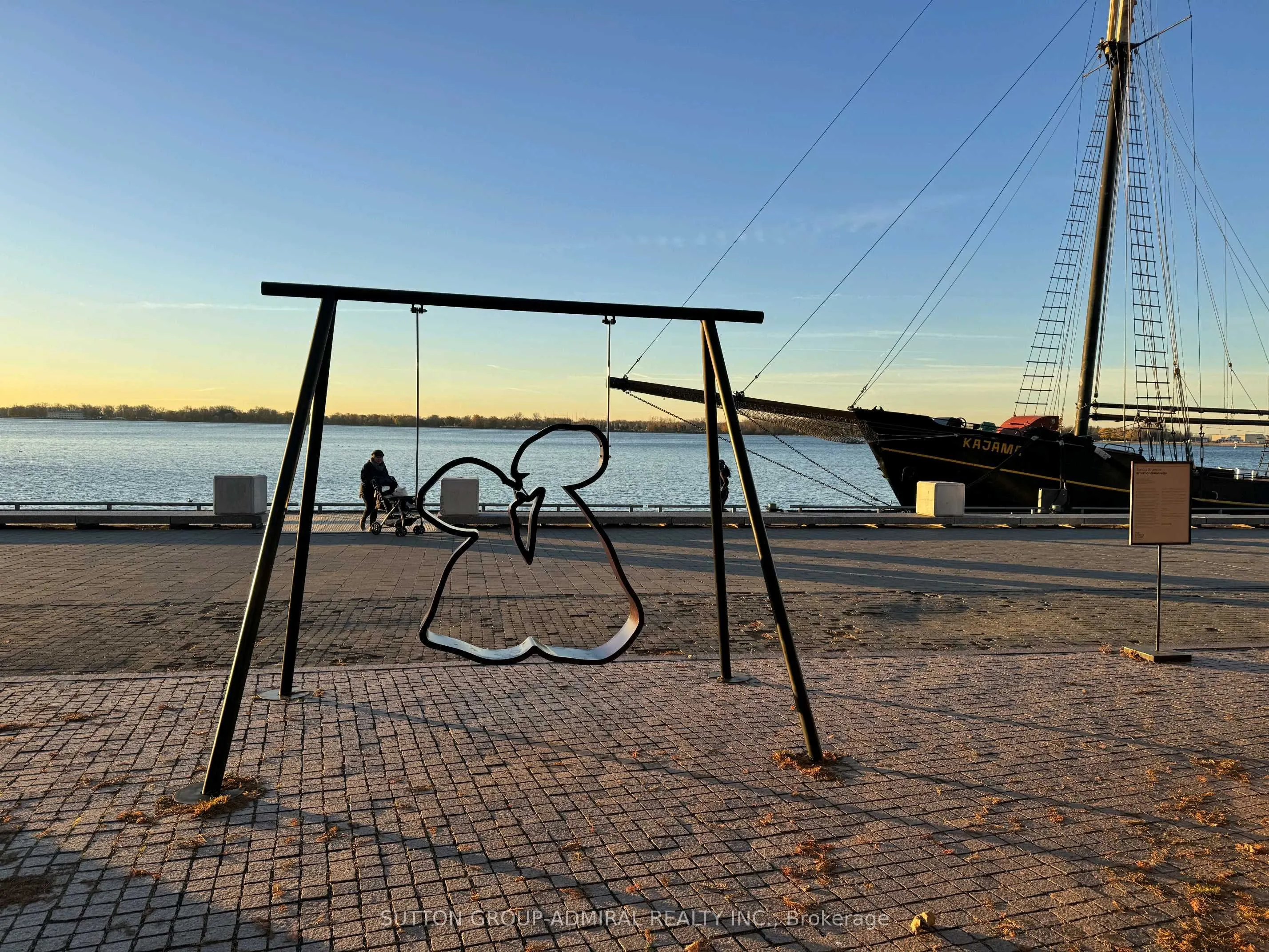 208 Queens Quay W #1207