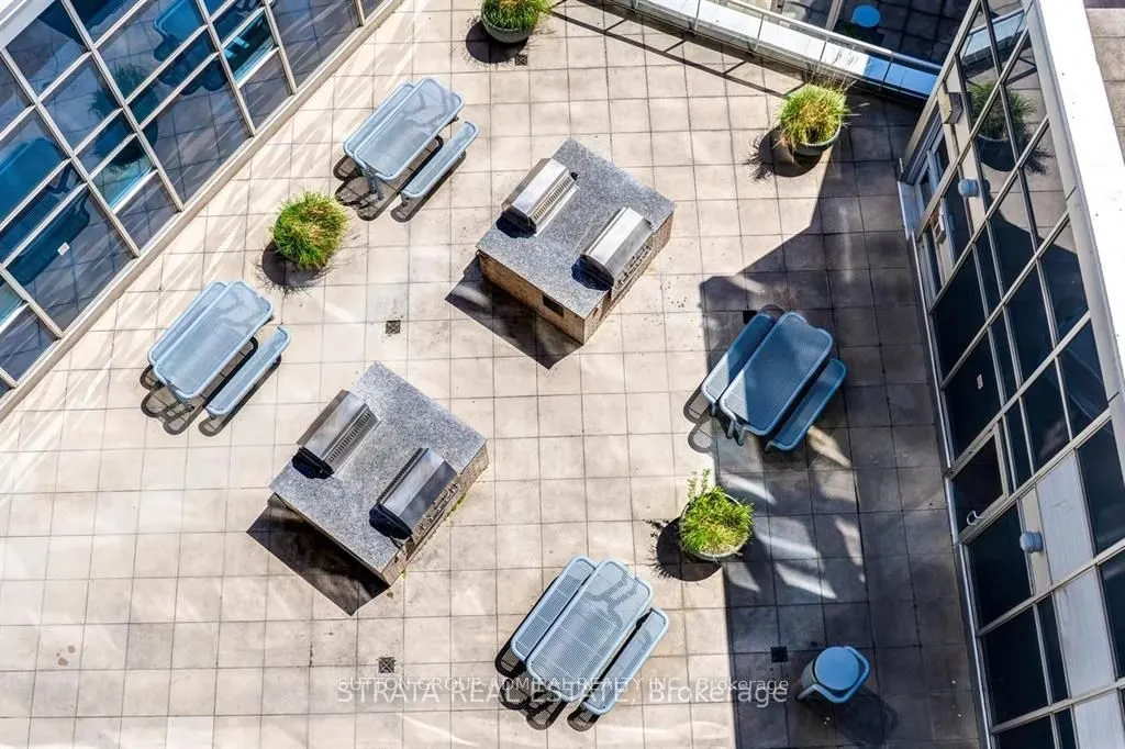 208 Queens Quay W #1207
