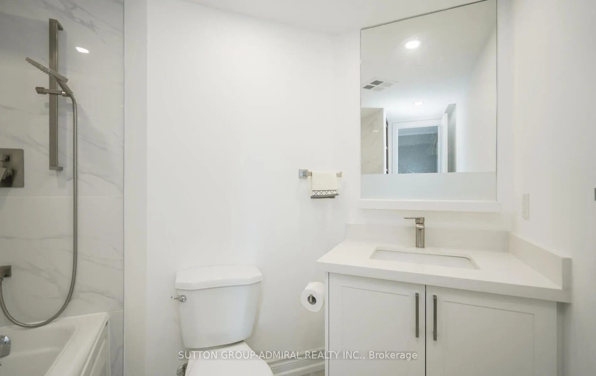 208 Queens Quay W #1207