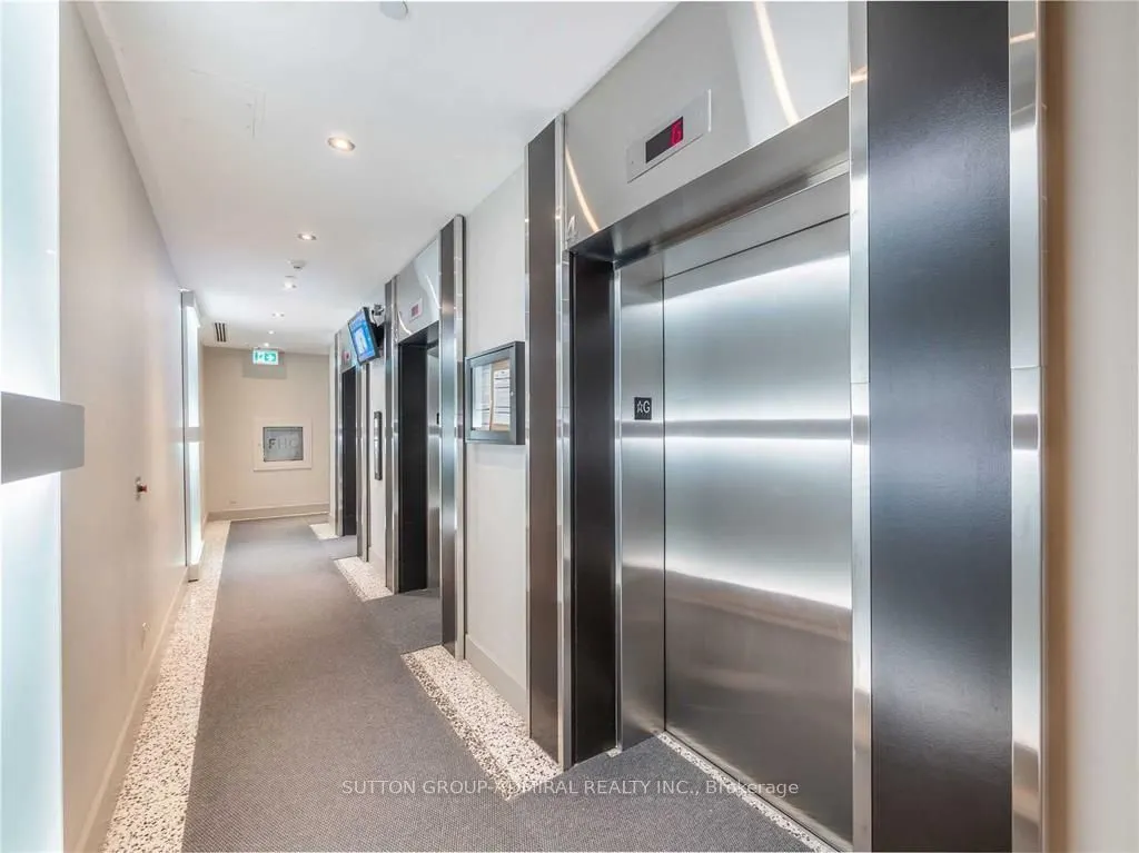 208 Queens Quay W #1207