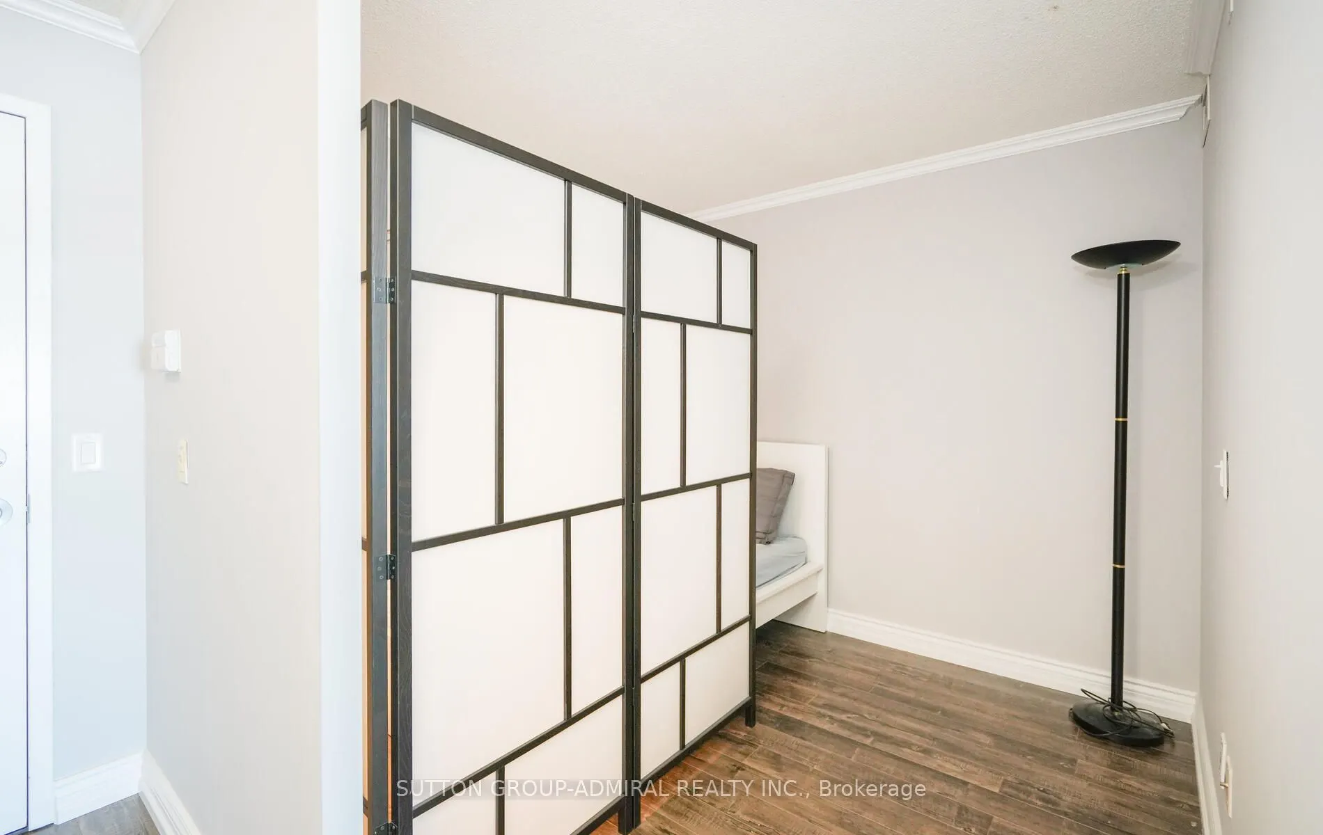 208 Queens Quay W #1207