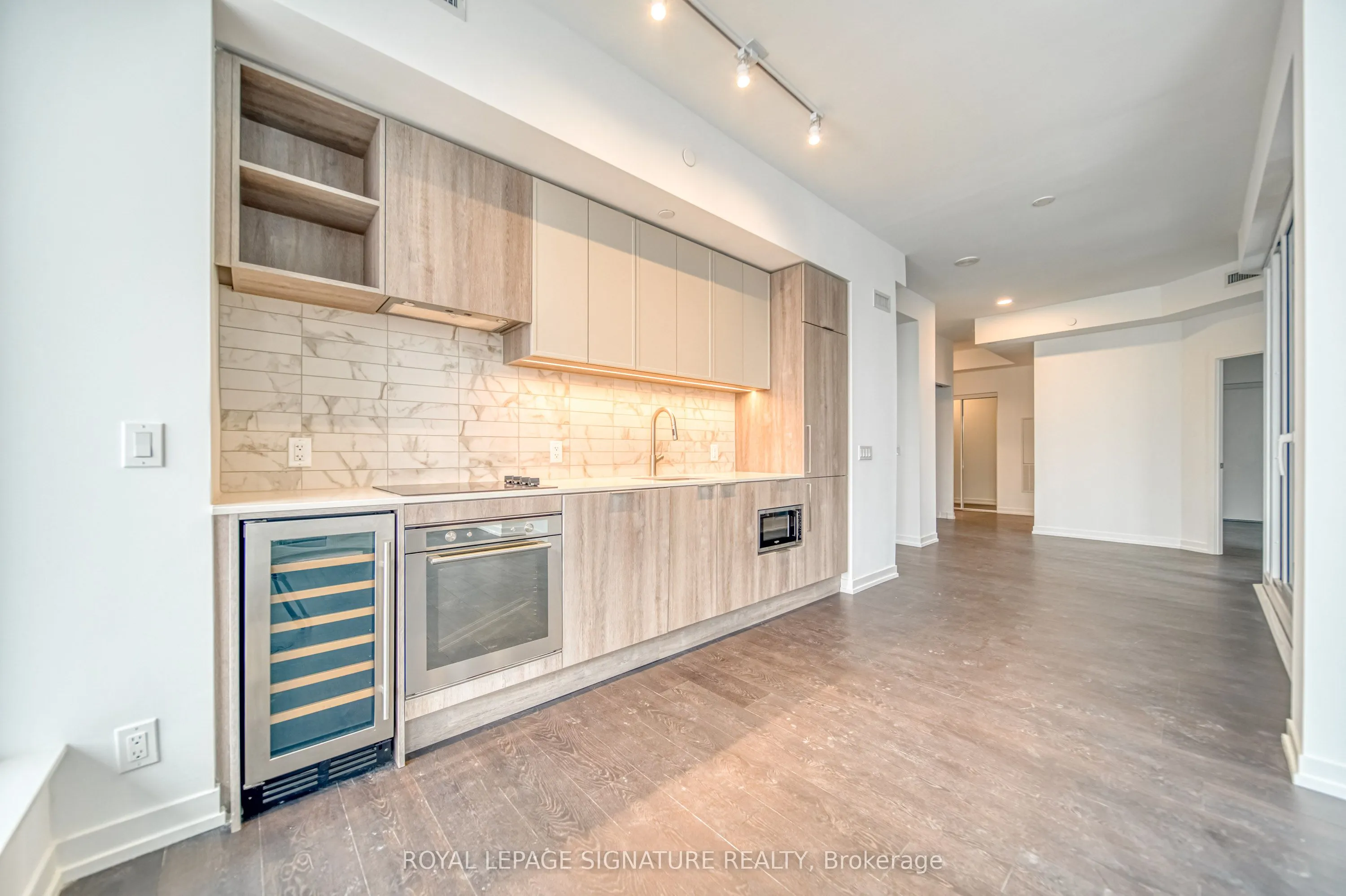 2020 Bathurst Street #807