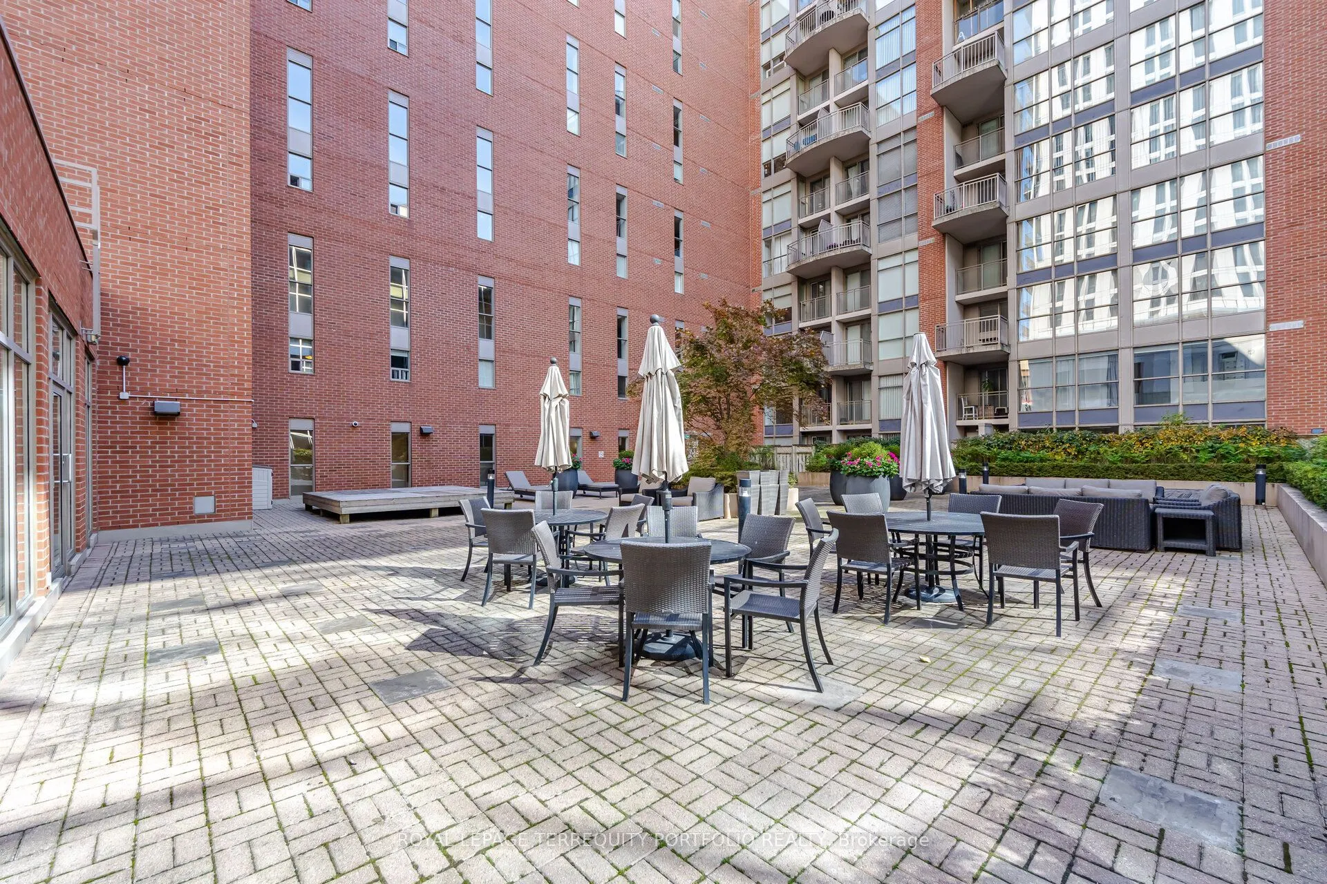 18 Merton Street #303