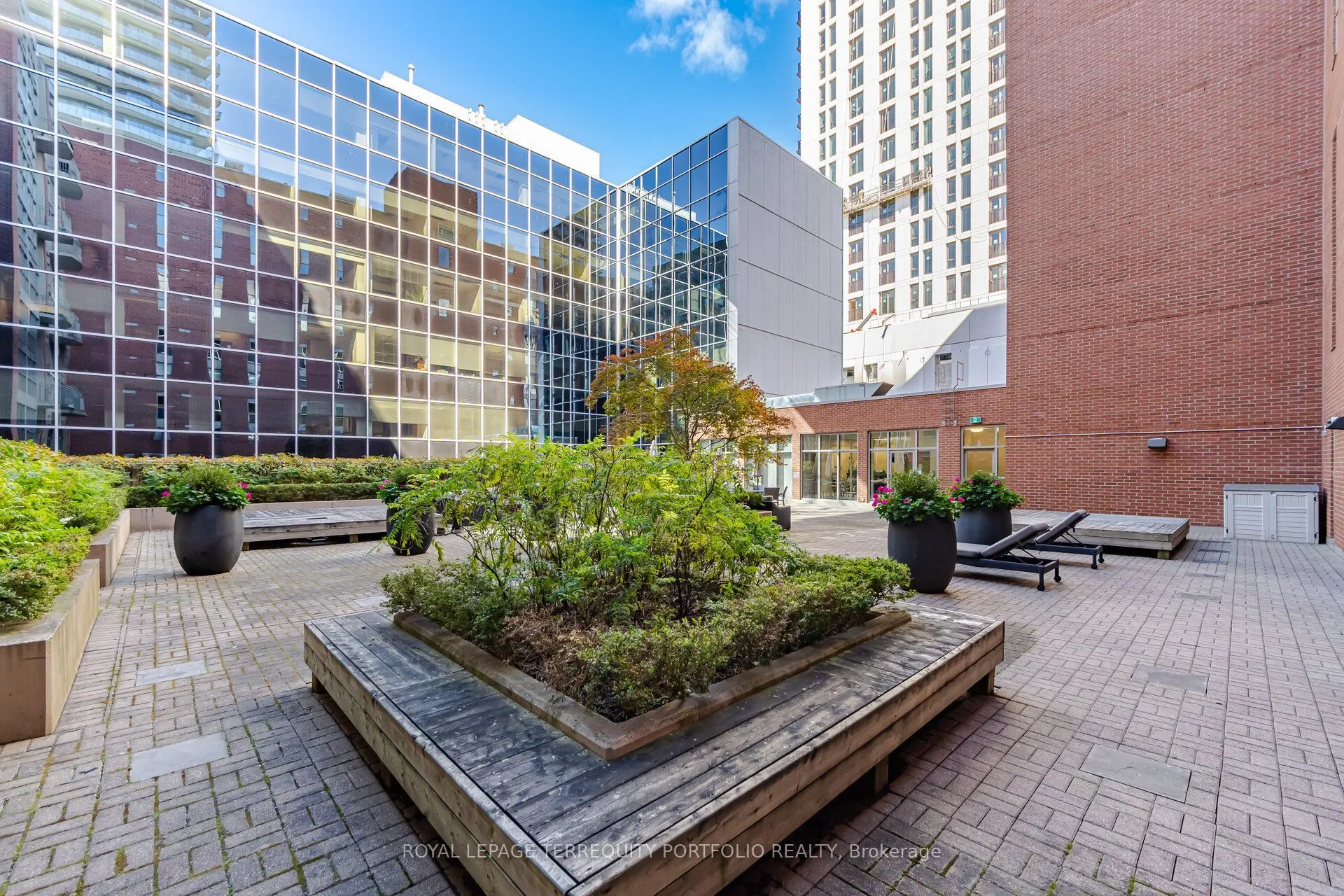 18 Merton Street #303