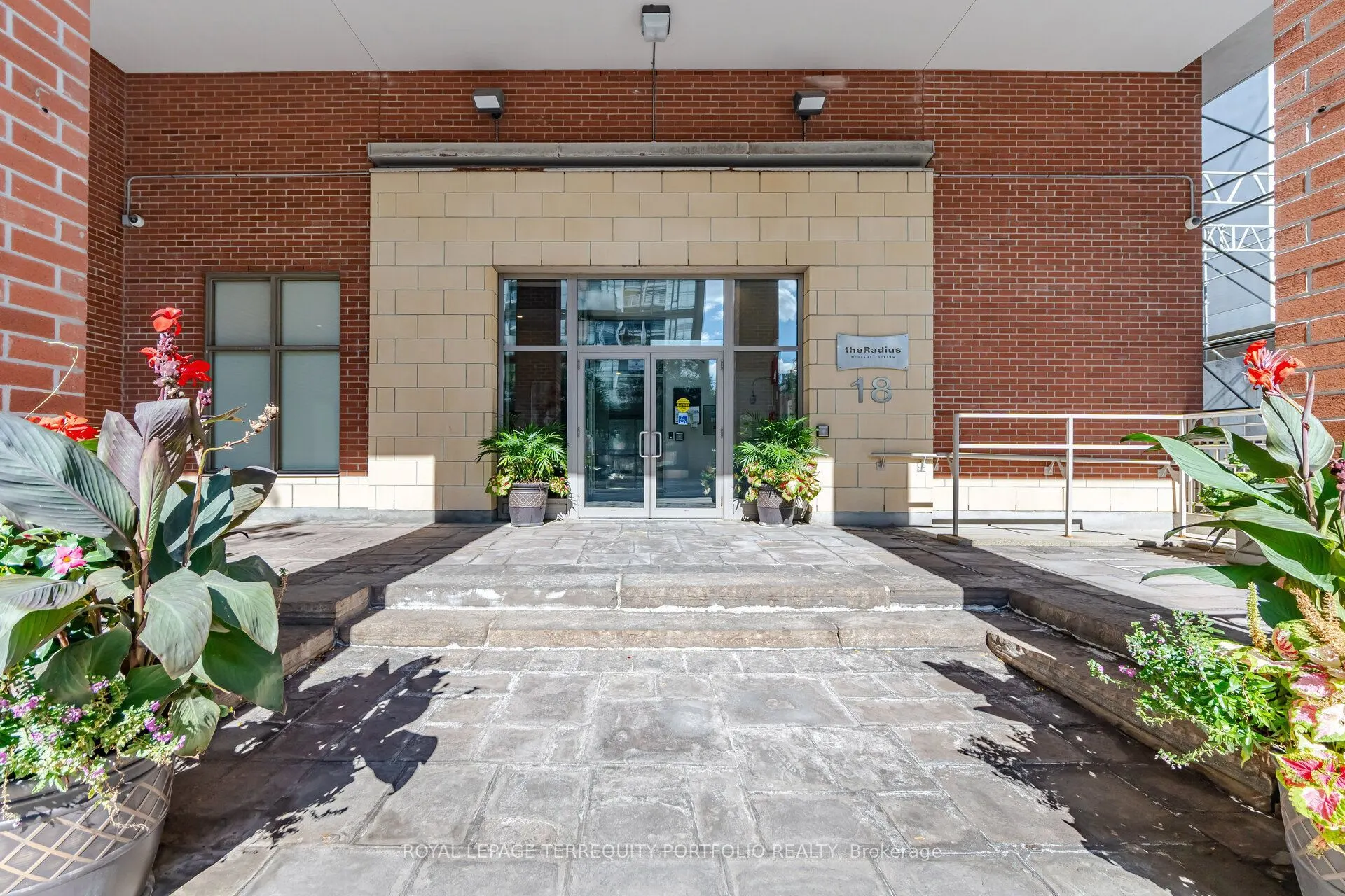 18 Merton Street #303