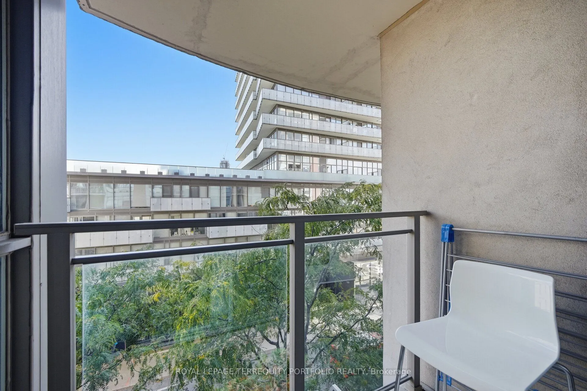 18 Merton Street #303