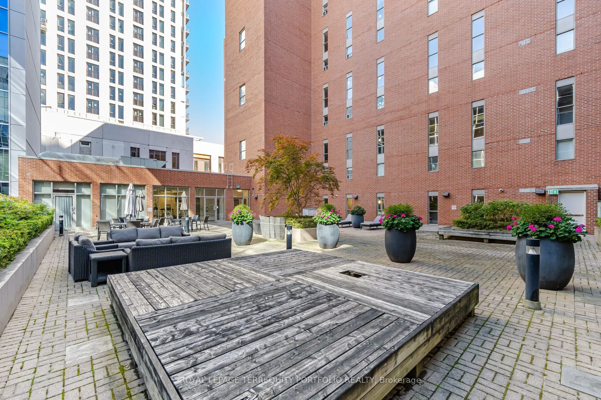 18 Merton Street #303